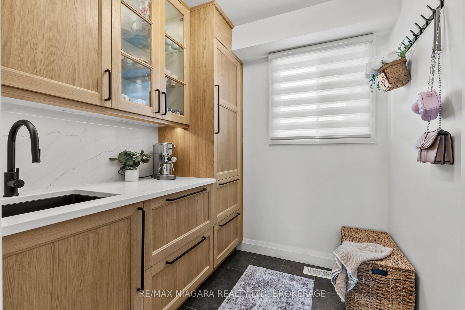 Photo 16 of 30 Orlando Drive, St. Catharines, Lakeport — HOMEH