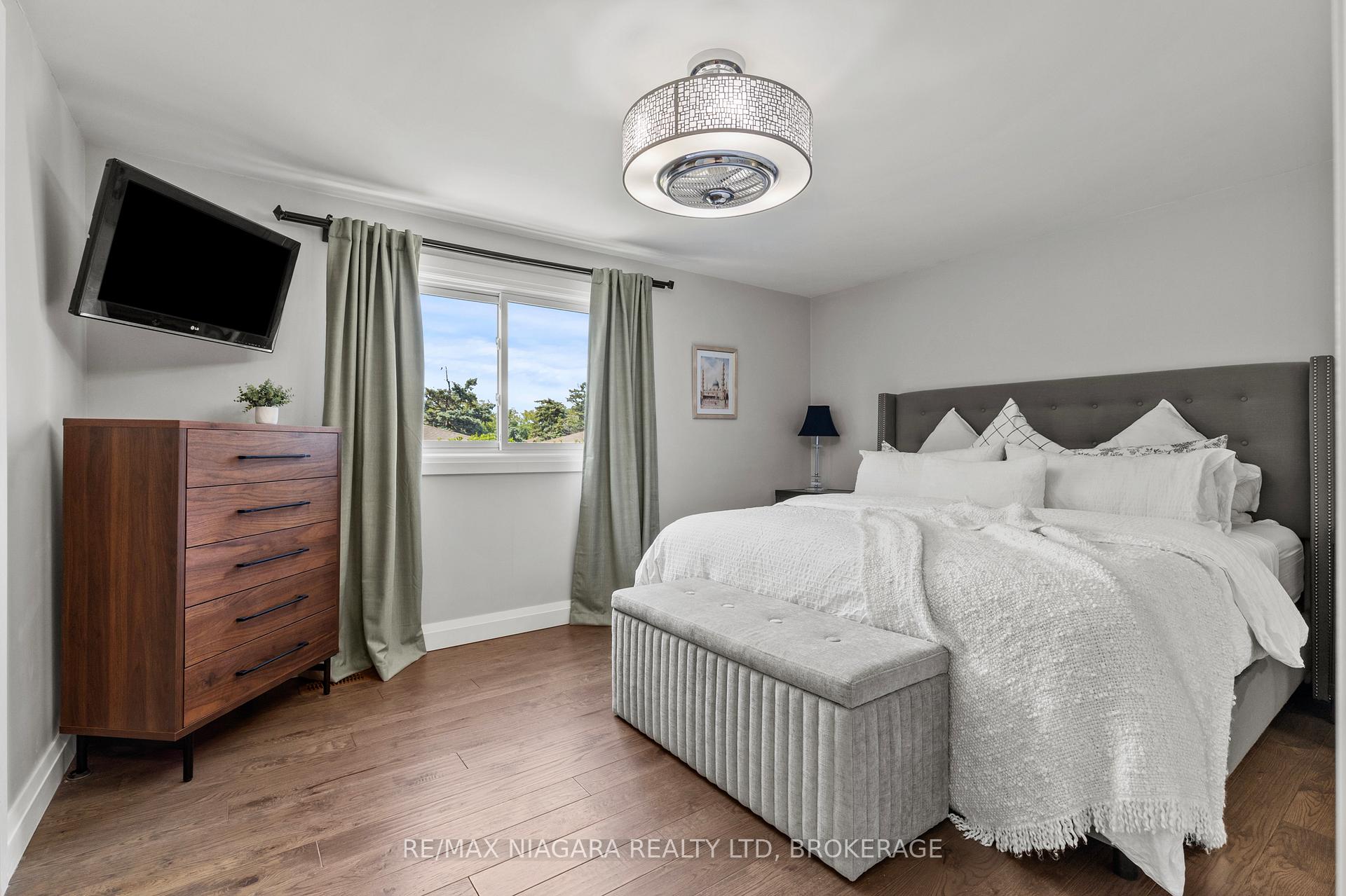 Photo 20 of 30 Orlando Drive, St. Catharines, Lakeport — HOMEH