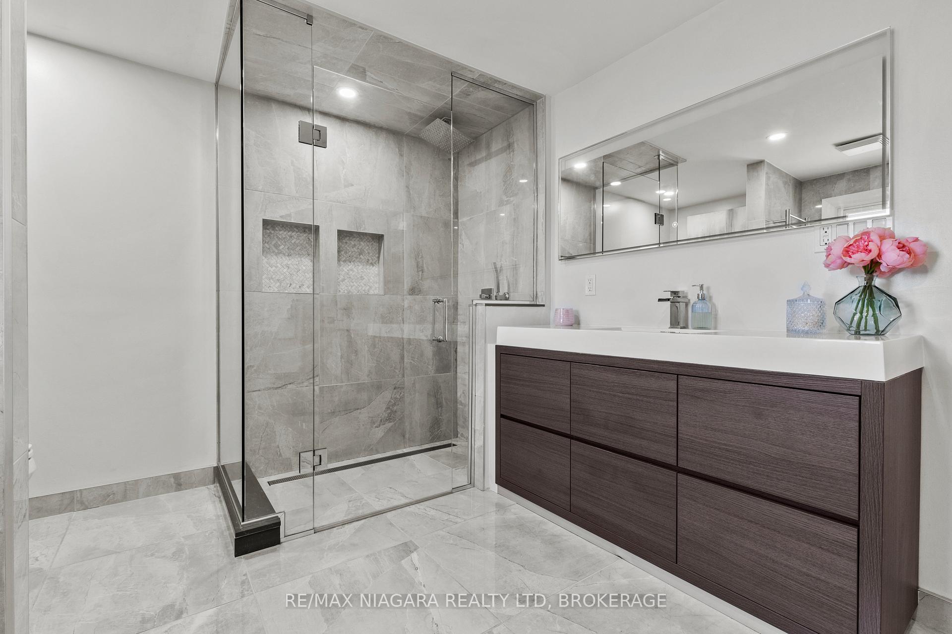 Photo 23 of 30 Orlando Drive, St. Catharines, Lakeport — HOMEH