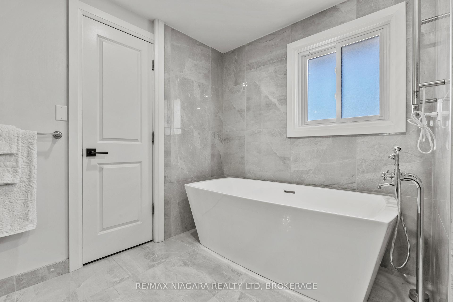Photo 24 of 30 Orlando Drive, St. Catharines, Lakeport — HOMEH