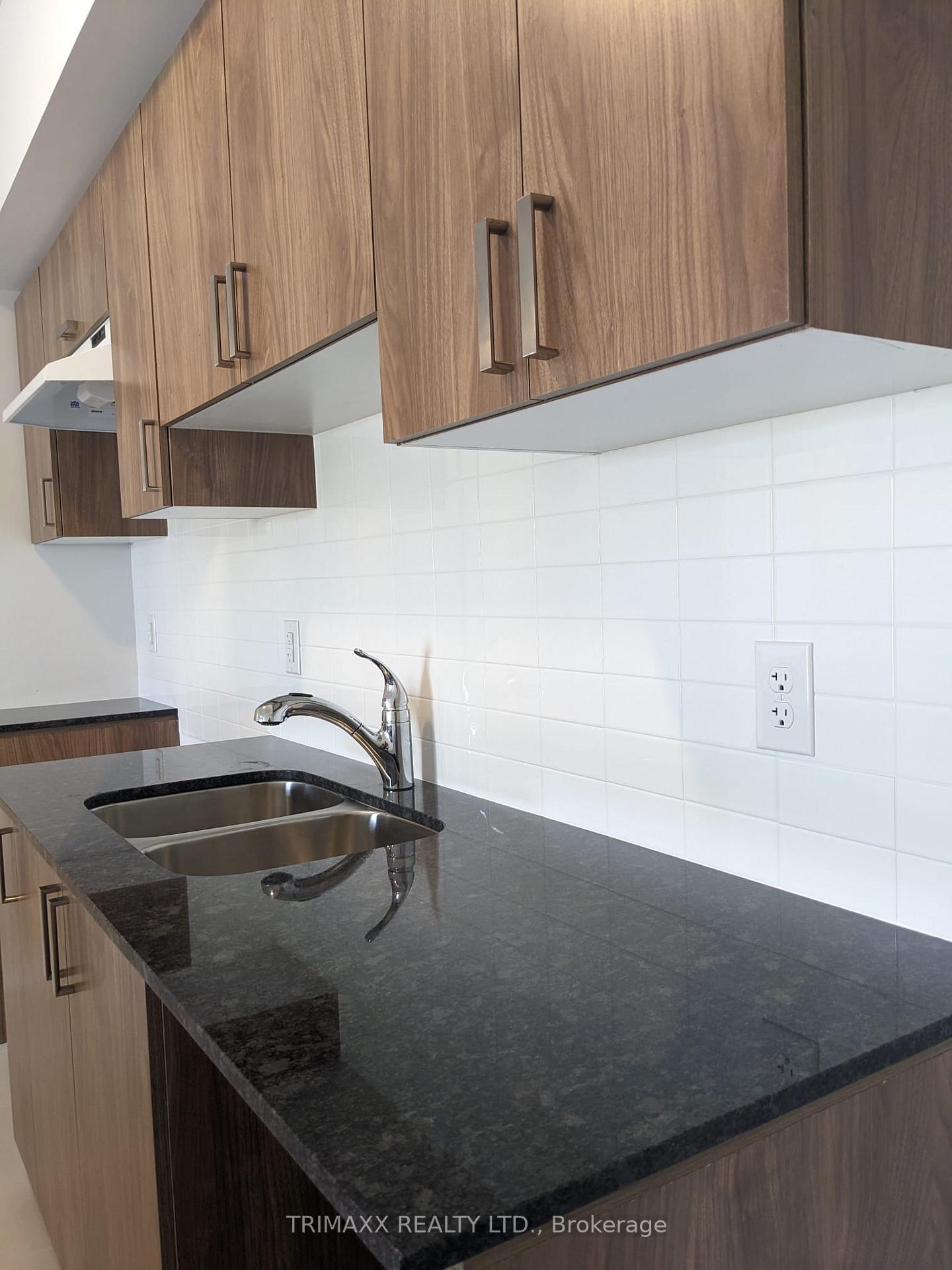 Photo 6 of Unit 303, 1 Chef Lane, Barrie, Innis-Shore — HOMEH