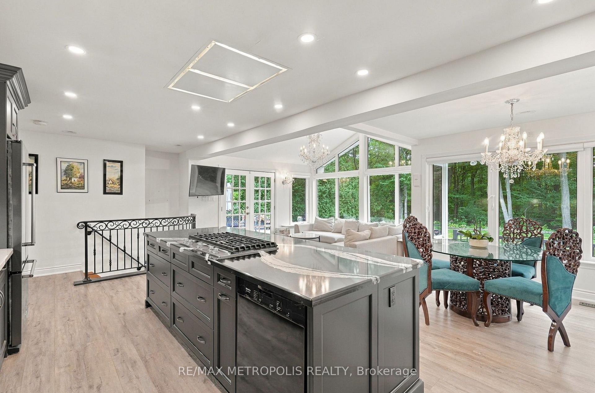 Photo 3 of 1228 Elgin Crescent, Oakville, Falgarwood — HOMEH