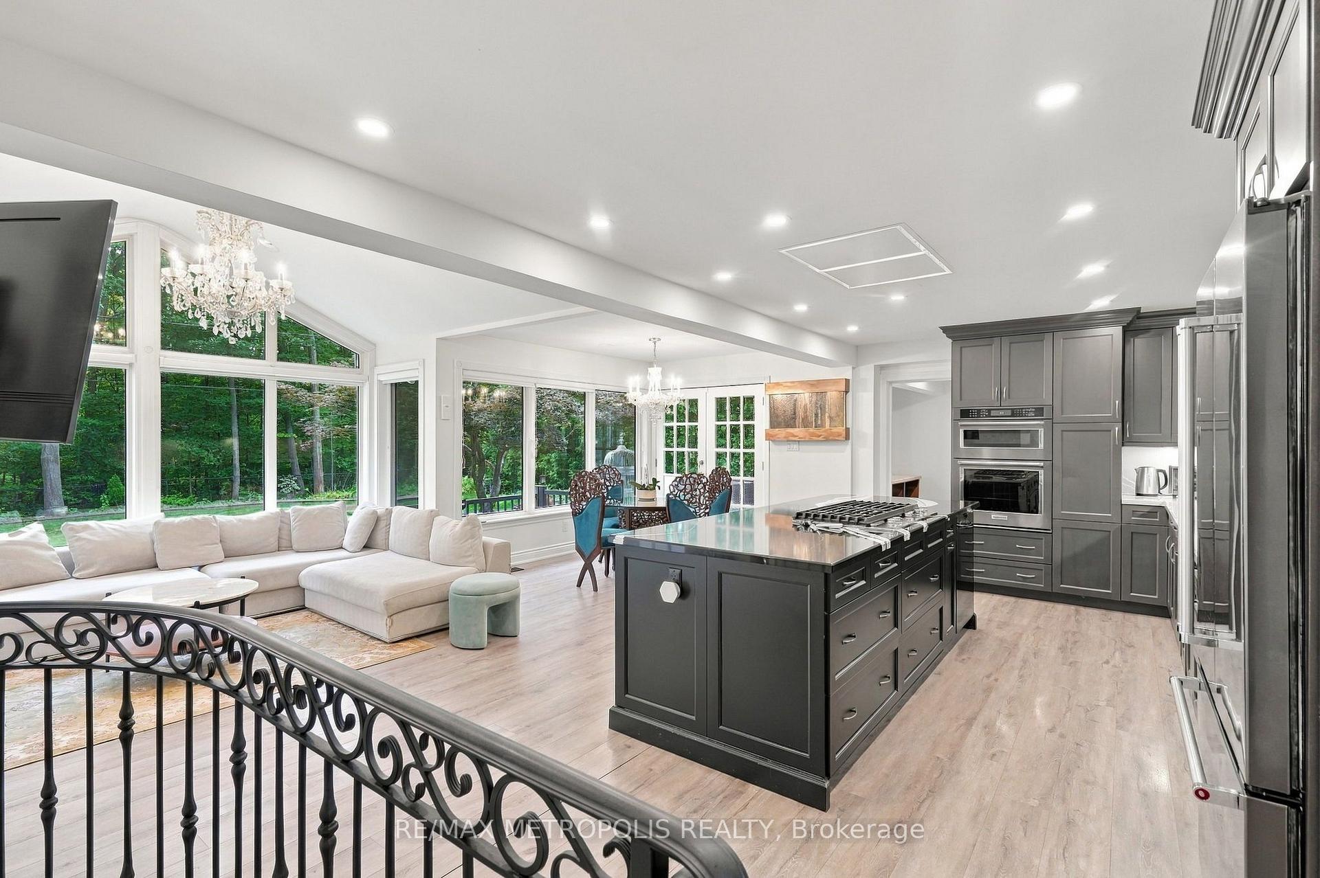 Photo 4 of 1228 Elgin Crescent, Oakville, Falgarwood — HOMEH