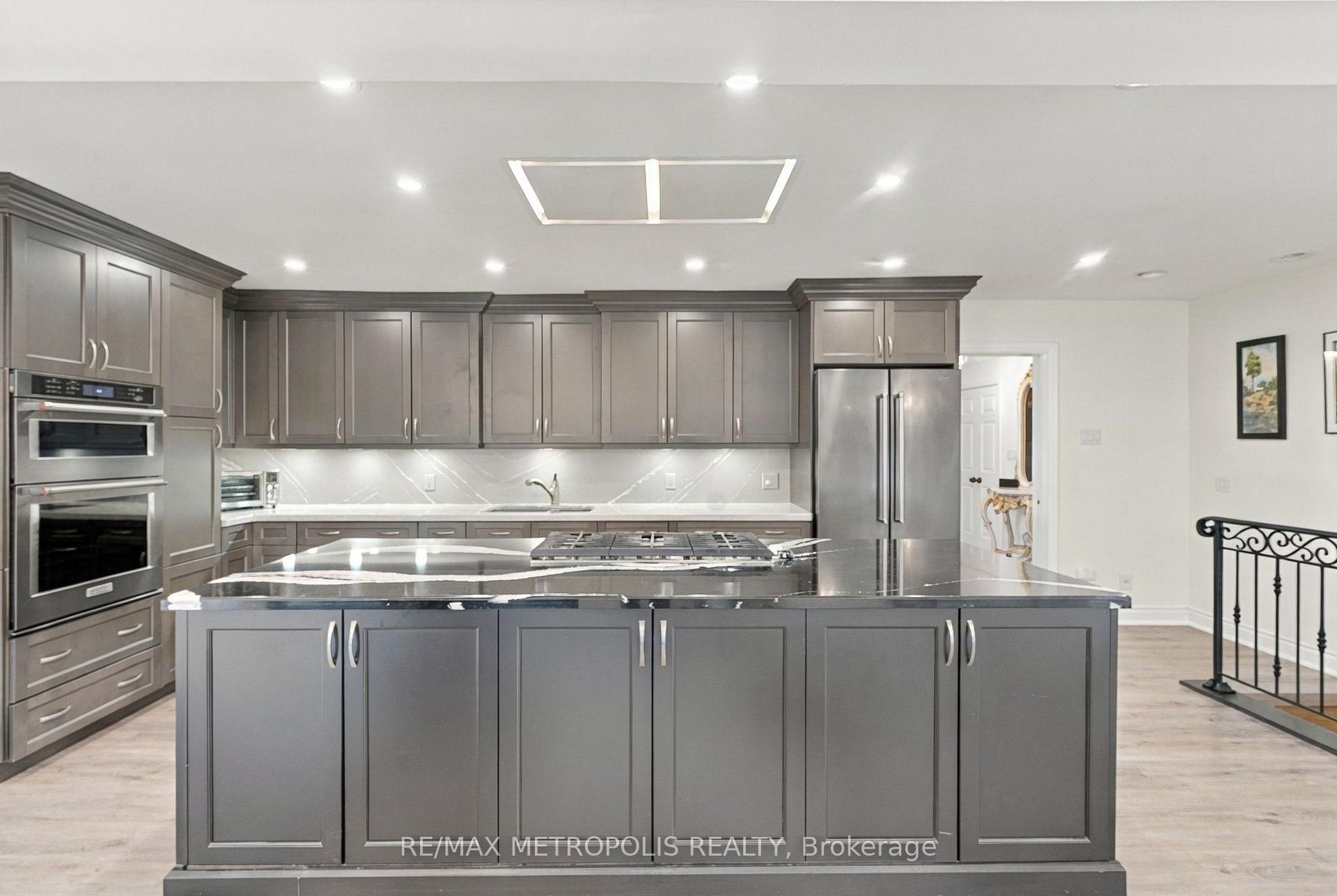 Photo 5 of 1228 Elgin Crescent, Oakville, Falgarwood — HOMEH