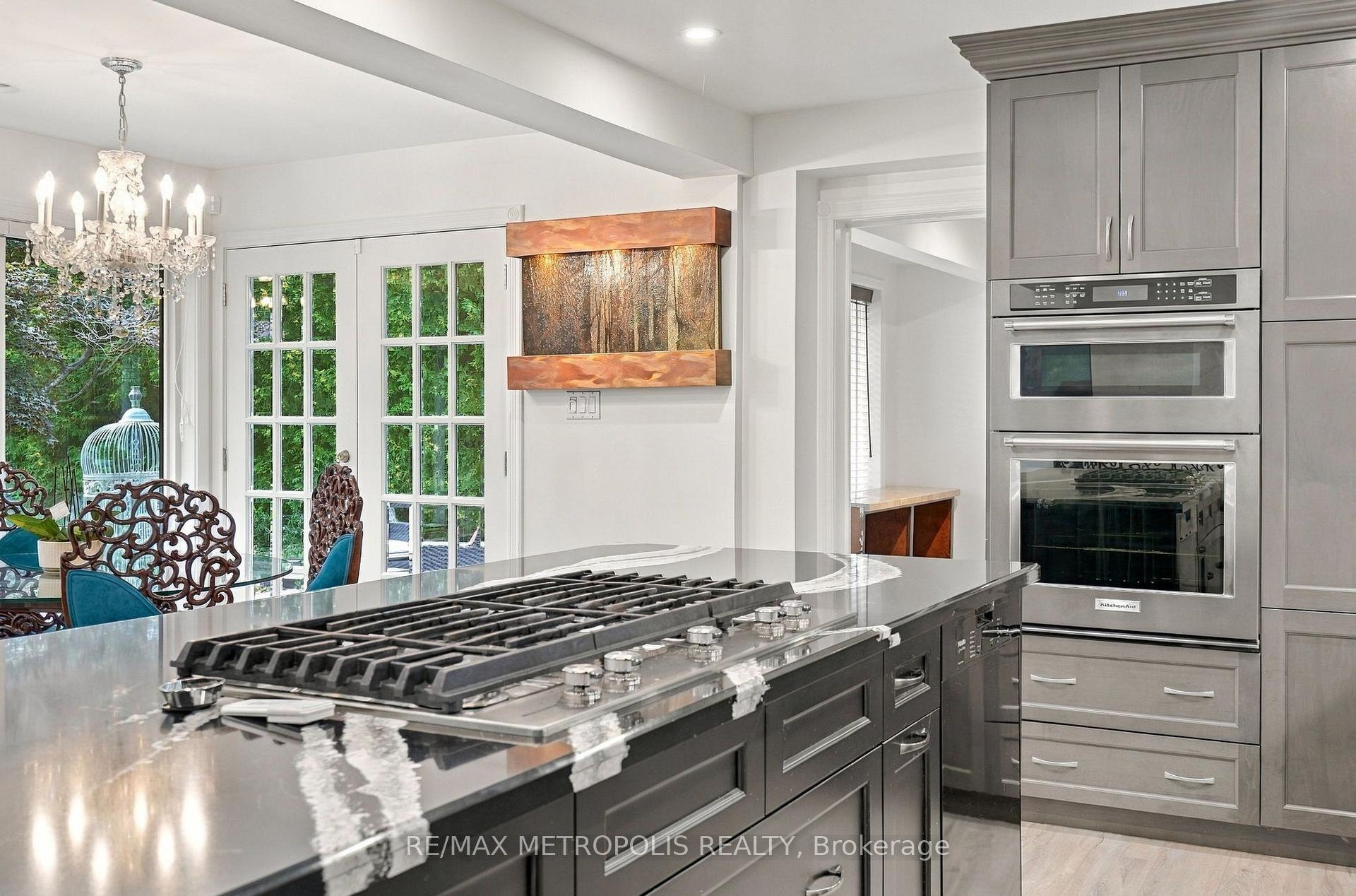 Photo 6 of 1228 Elgin Crescent, Oakville, Falgarwood — HOMEH