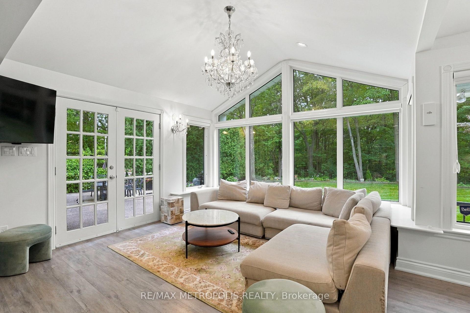 Photo 7 of 1228 Elgin Crescent, Oakville, Falgarwood — HOMEH