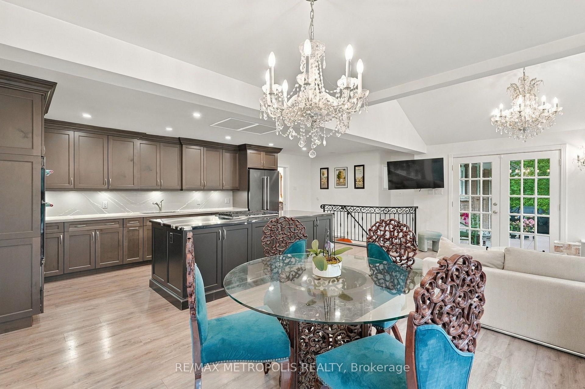 Photo 10 of 1228 Elgin Crescent, Oakville, Falgarwood — HOMEH