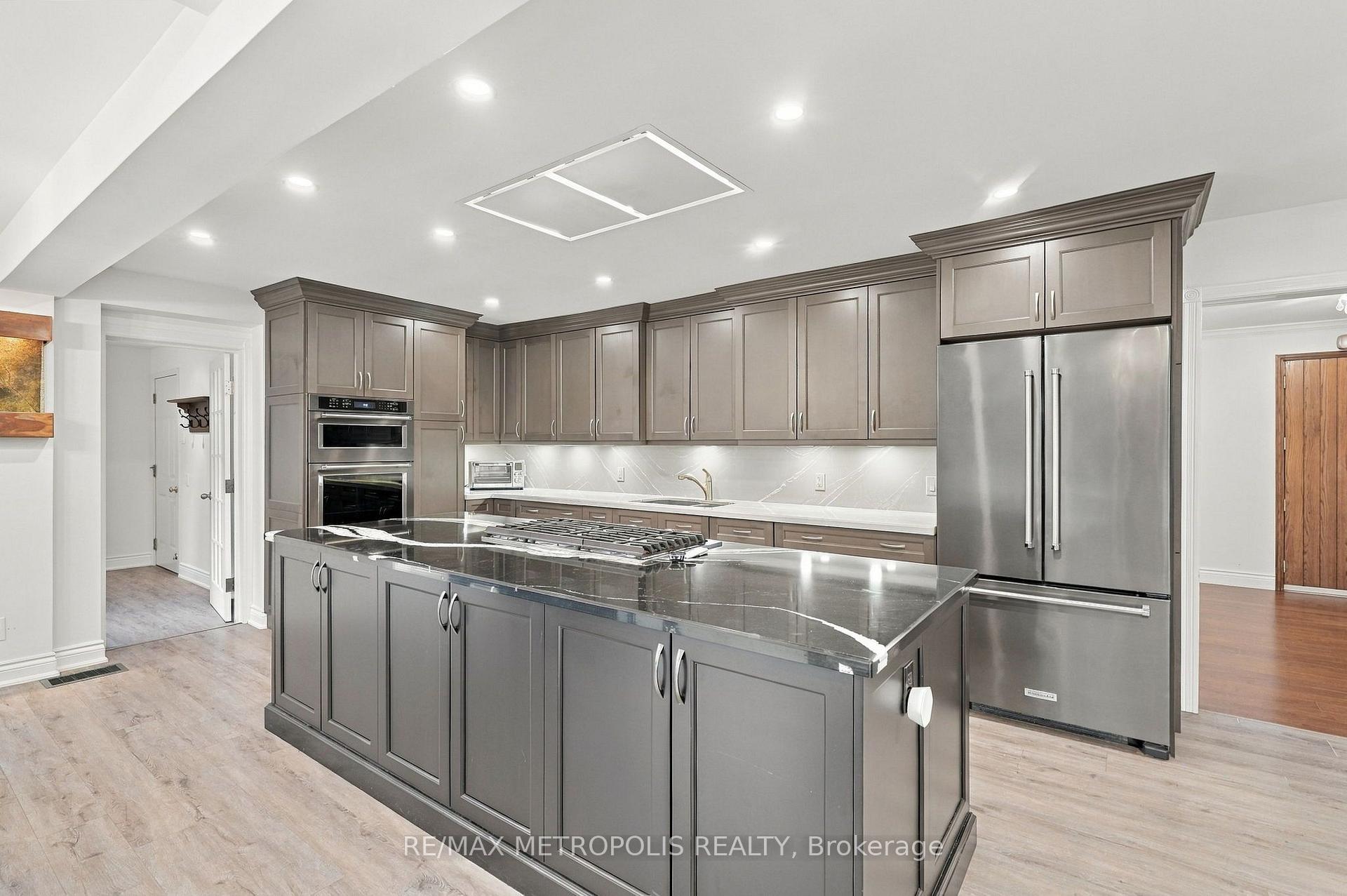 Photo 11 of 1228 Elgin Crescent, Oakville, Falgarwood — HOMEH