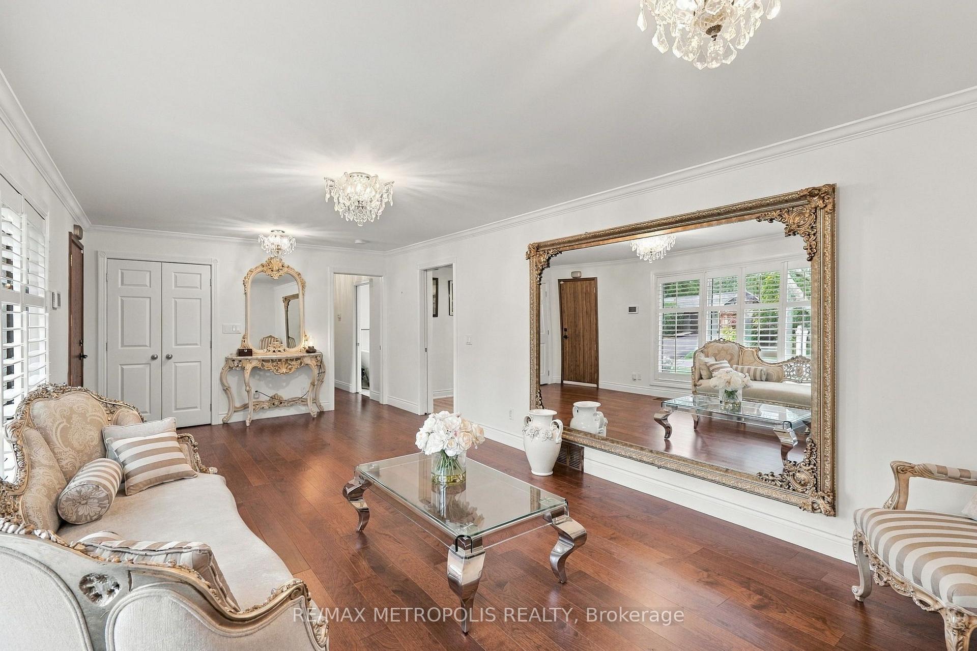 Photo 13 of 1228 Elgin Crescent, Oakville, Falgarwood — HOMEH