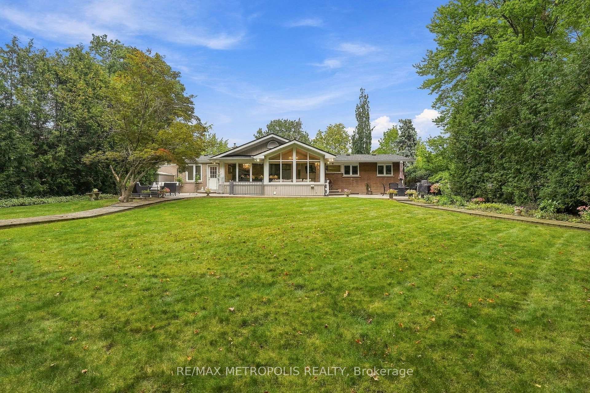 Photo 21 of 1228 Elgin Crescent, Oakville, Falgarwood — HOMEH