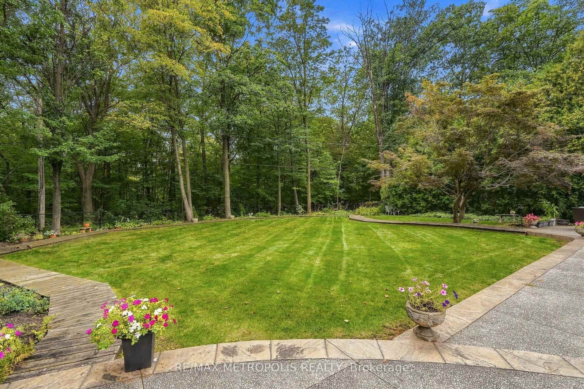 Photo 22 of 1228 Elgin Crescent, Oakville, Falgarwood — HOMEH