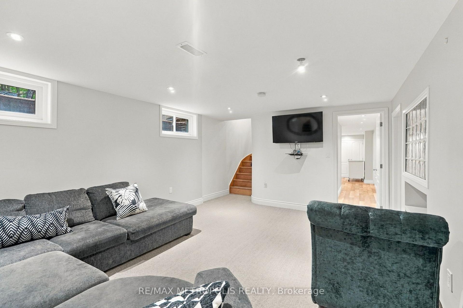 Photo 37 of 1228 Elgin Crescent, Oakville, Falgarwood — HOMEH