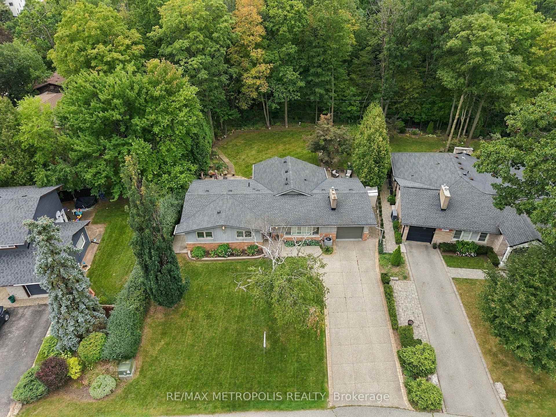 Photo 44 of 1228 Elgin Crescent, Oakville, Falgarwood — HOMEH