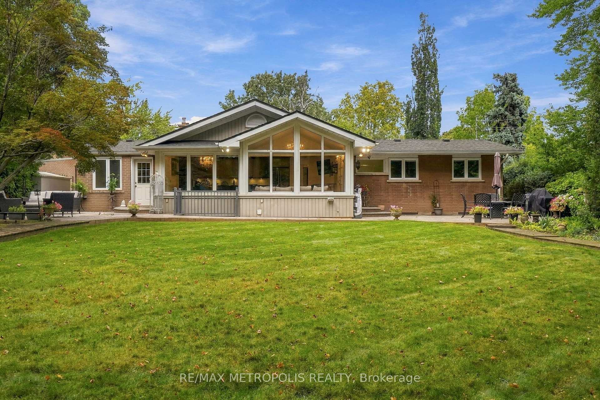 Photo 45 of 1228 Elgin Crescent, Oakville, Falgarwood — HOMEH