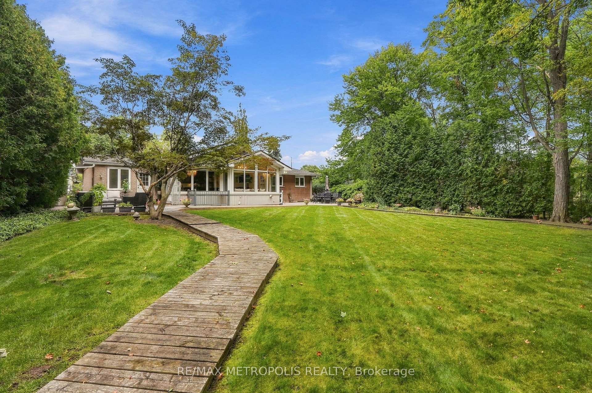 Photo 47 of 1228 Elgin Crescent, Oakville, Falgarwood — HOMEH