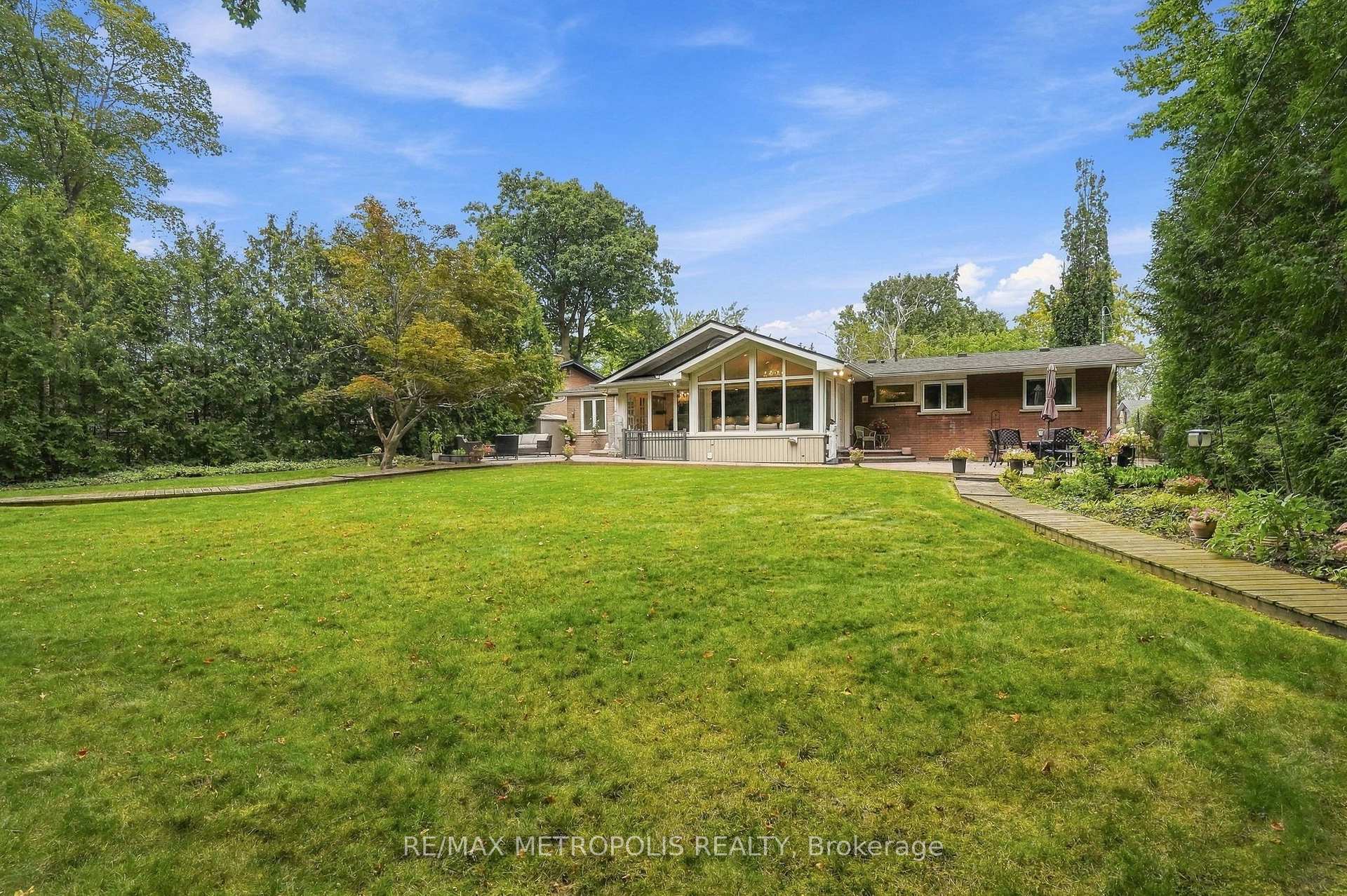 Photo 48 of 1228 Elgin Crescent, Oakville, Falgarwood — HOMEH