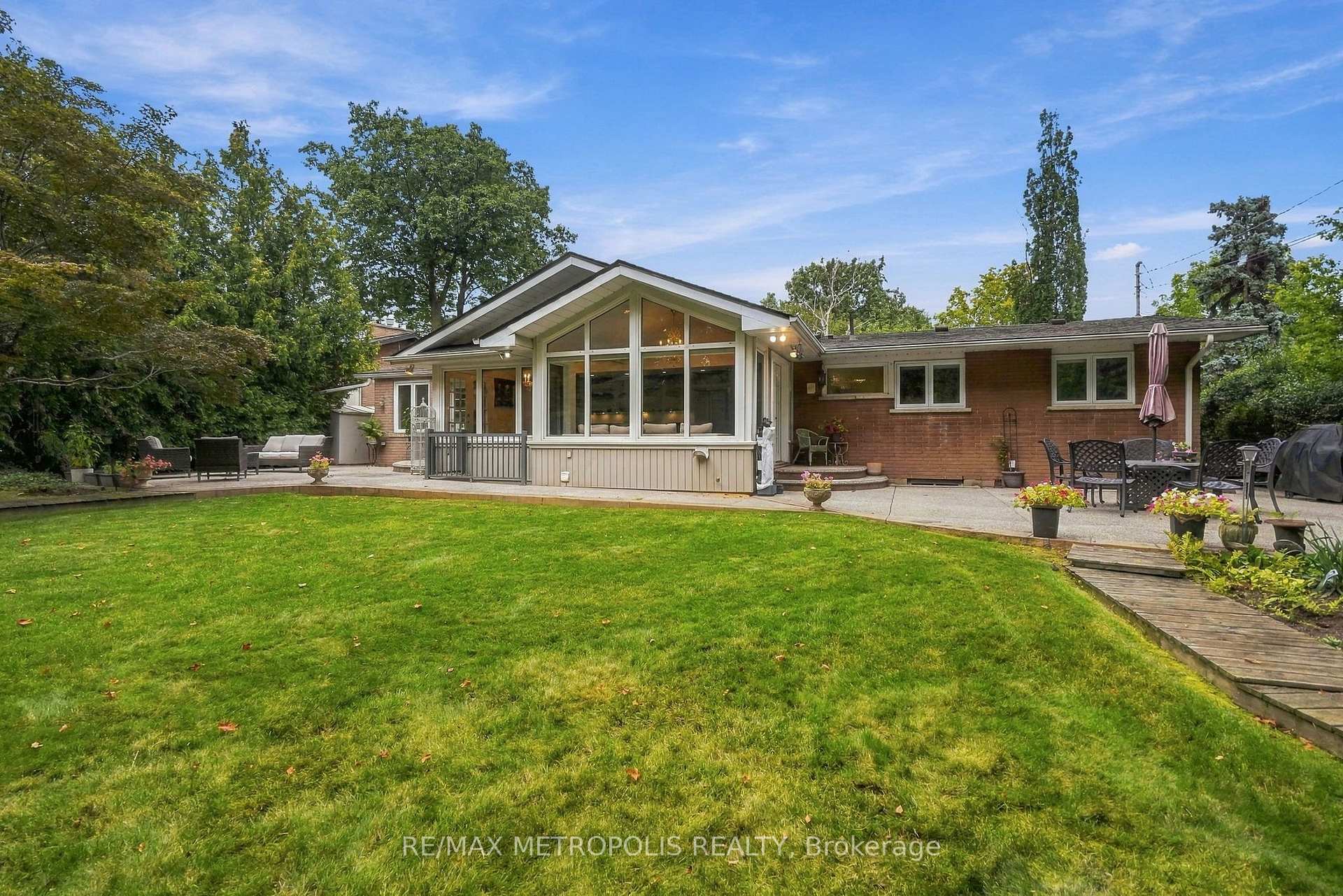 Photo 49 of 1228 Elgin Crescent, Oakville, Falgarwood — HOMEH
