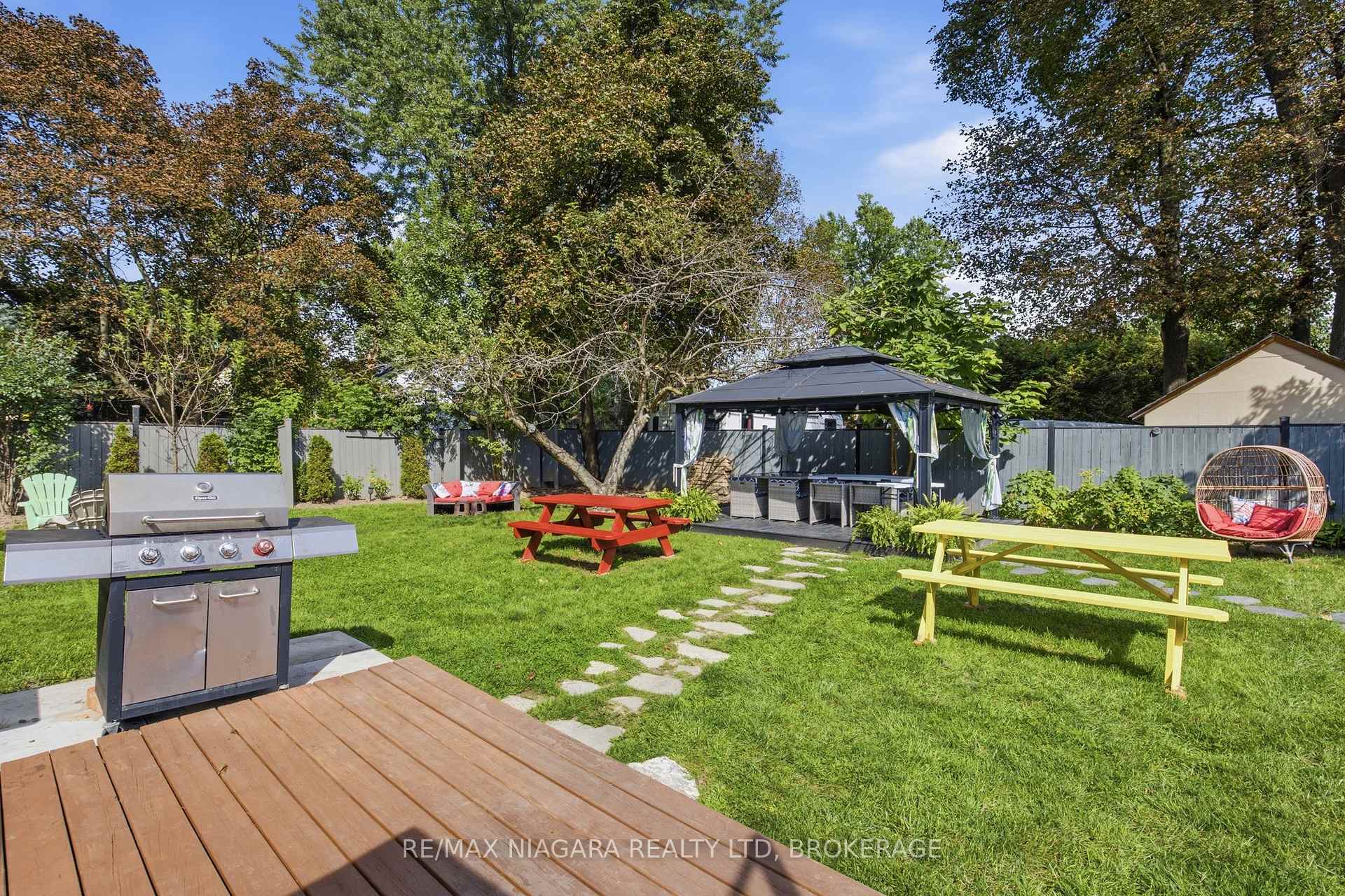 Photo 3 of 4291 Simcoe Street, Niagara Falls, Downtown — HOMEH