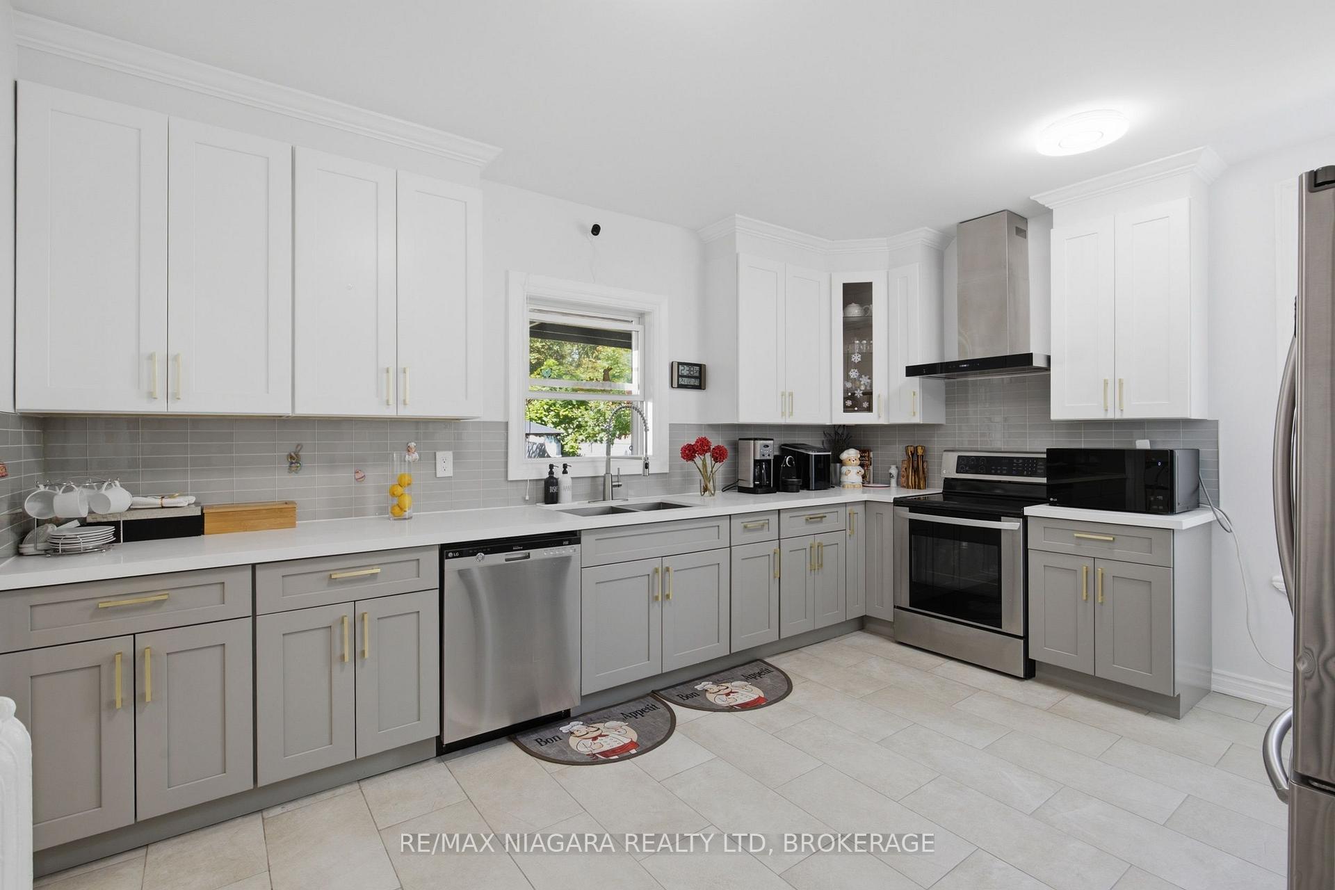 Photo 11 of 4291 Simcoe Street, Niagara Falls, Downtown — HOMEH