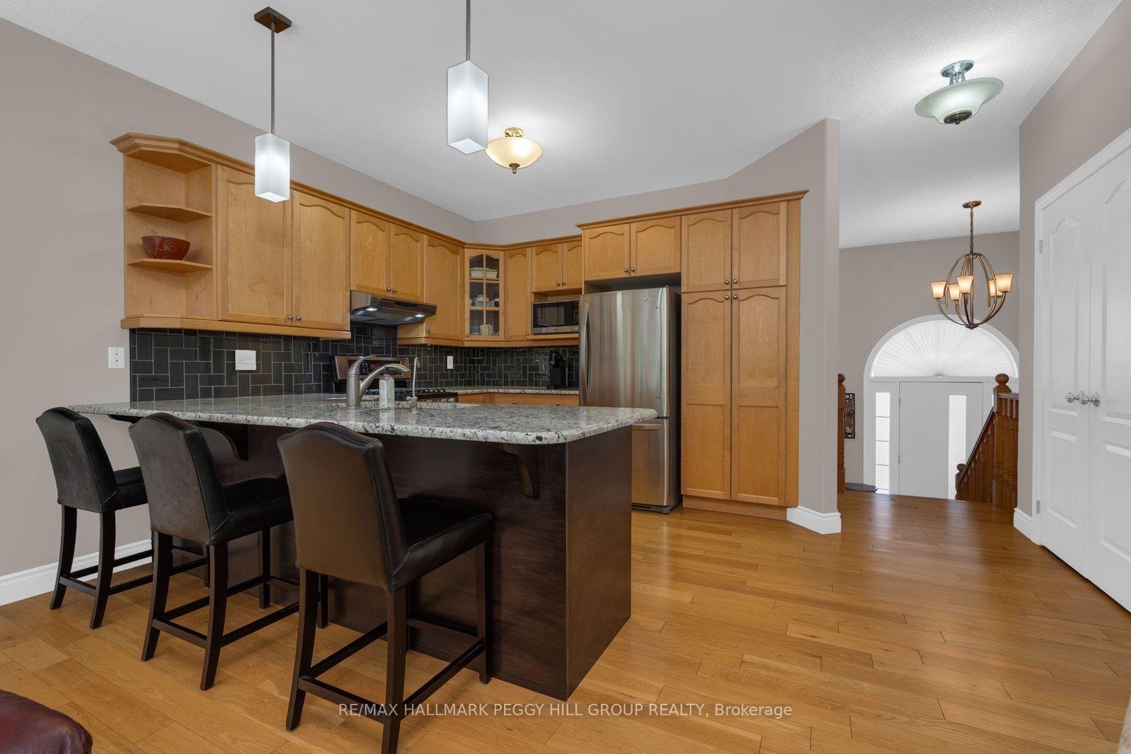 Photo 5 of 61 Maclaren Avenue, Barrie, Painswick North — HOMEH