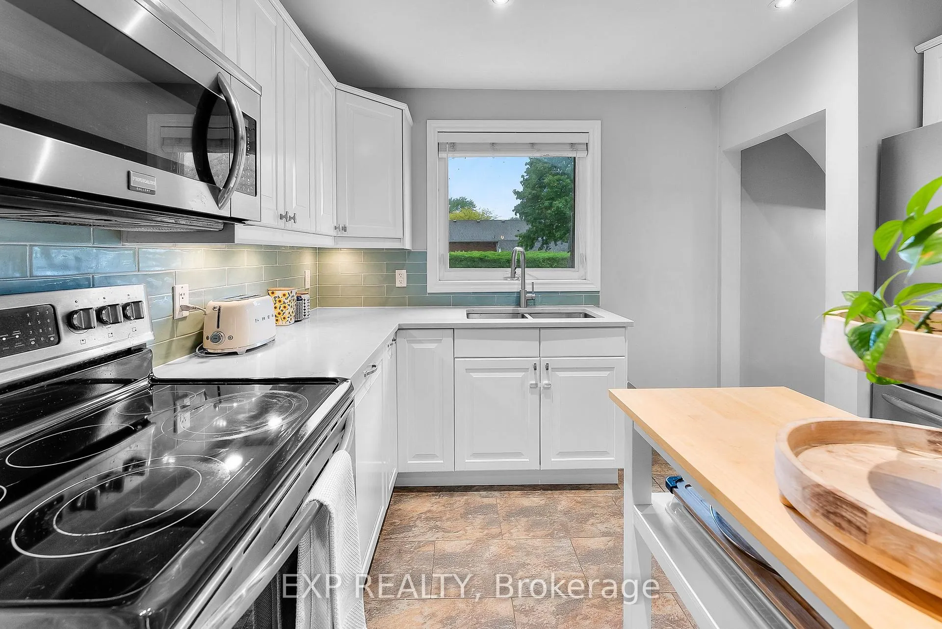 Photo 11 of 1 Laird Drive, St. Catharines, E. Chester — HOMEH