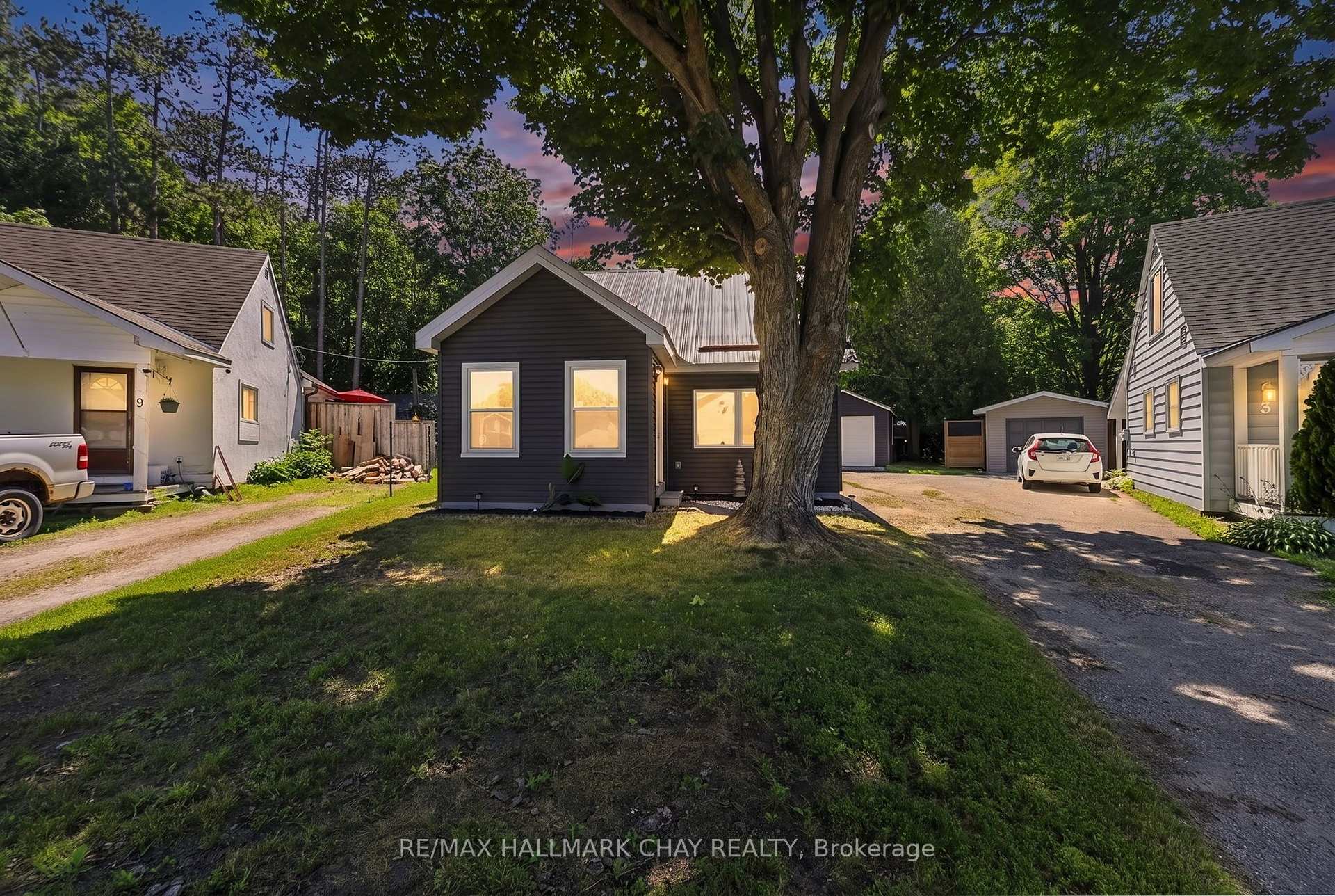Photo 2 of 7 Victory Crescent, Penetanguishene — HOMEH