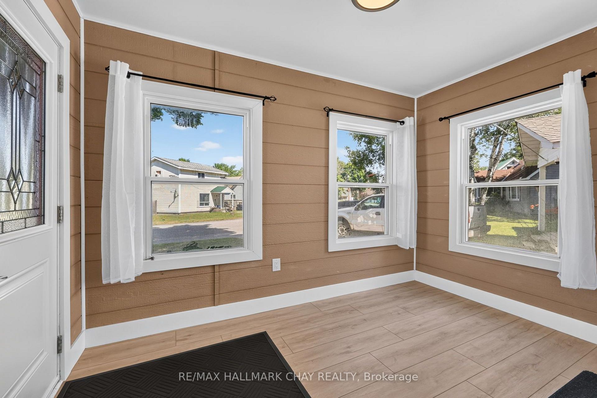 Photo 5 of 7 Victory Crescent, Penetanguishene — HOMEH