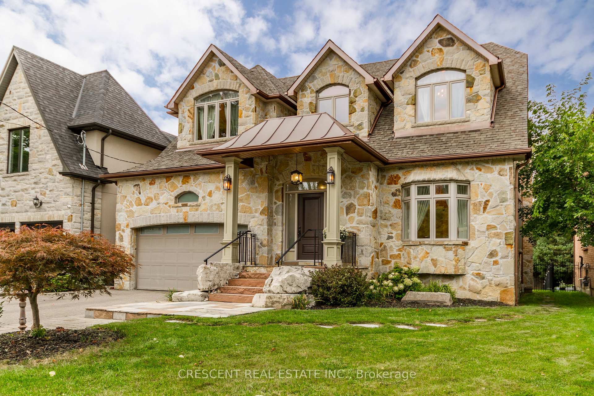 Photo 2 of 17 Agar Crescent, Etobicoke, Islington-City Centre West — HOMEH