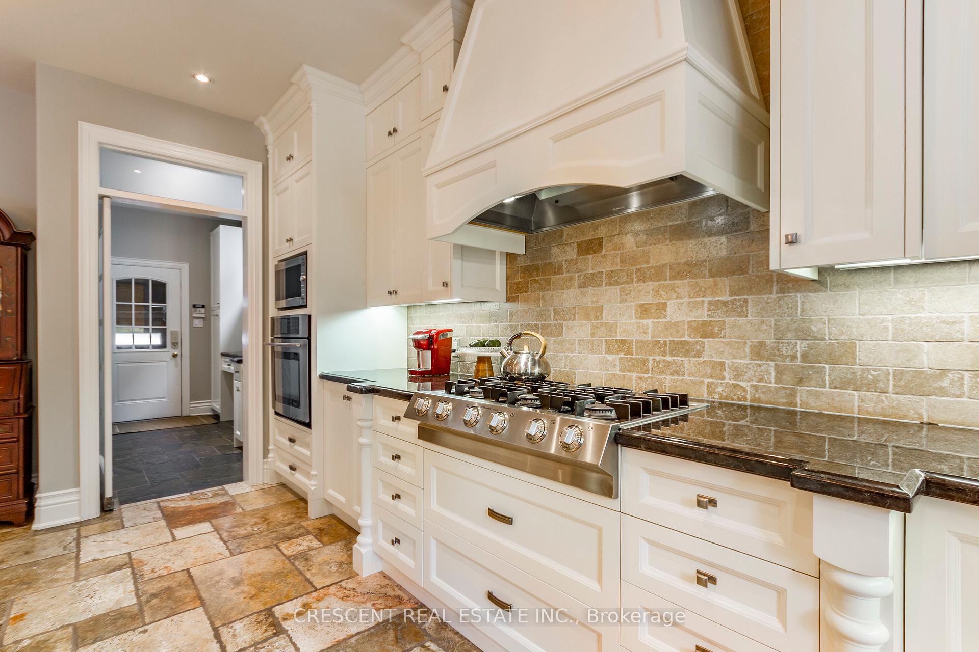 Photo 14 of 17 Agar Crescent, Etobicoke, Islington-City Centre West — HOMEH