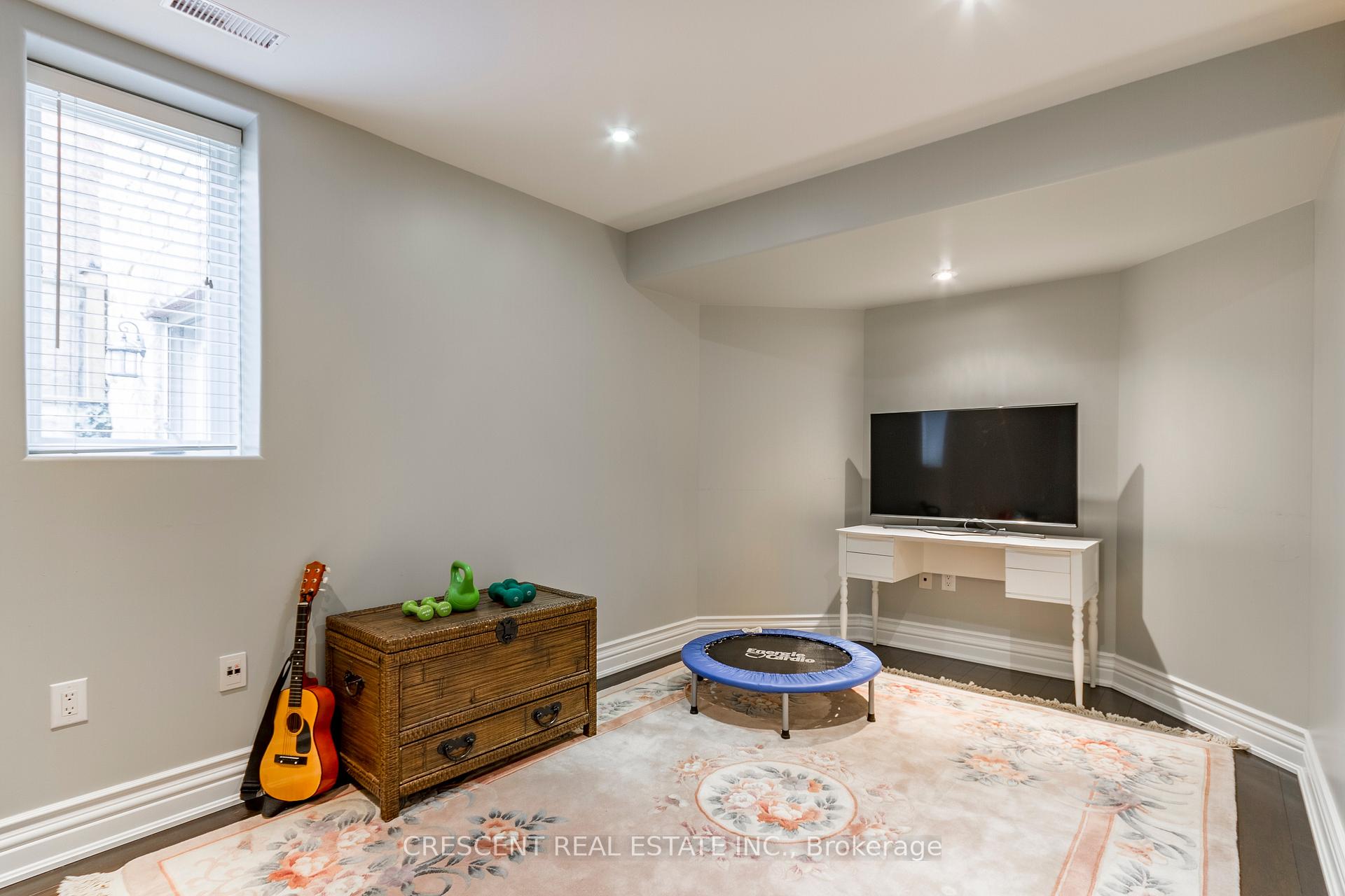 Photo 43 of 17 Agar Crescent, Etobicoke, Islington-City Centre West — HOMEH
