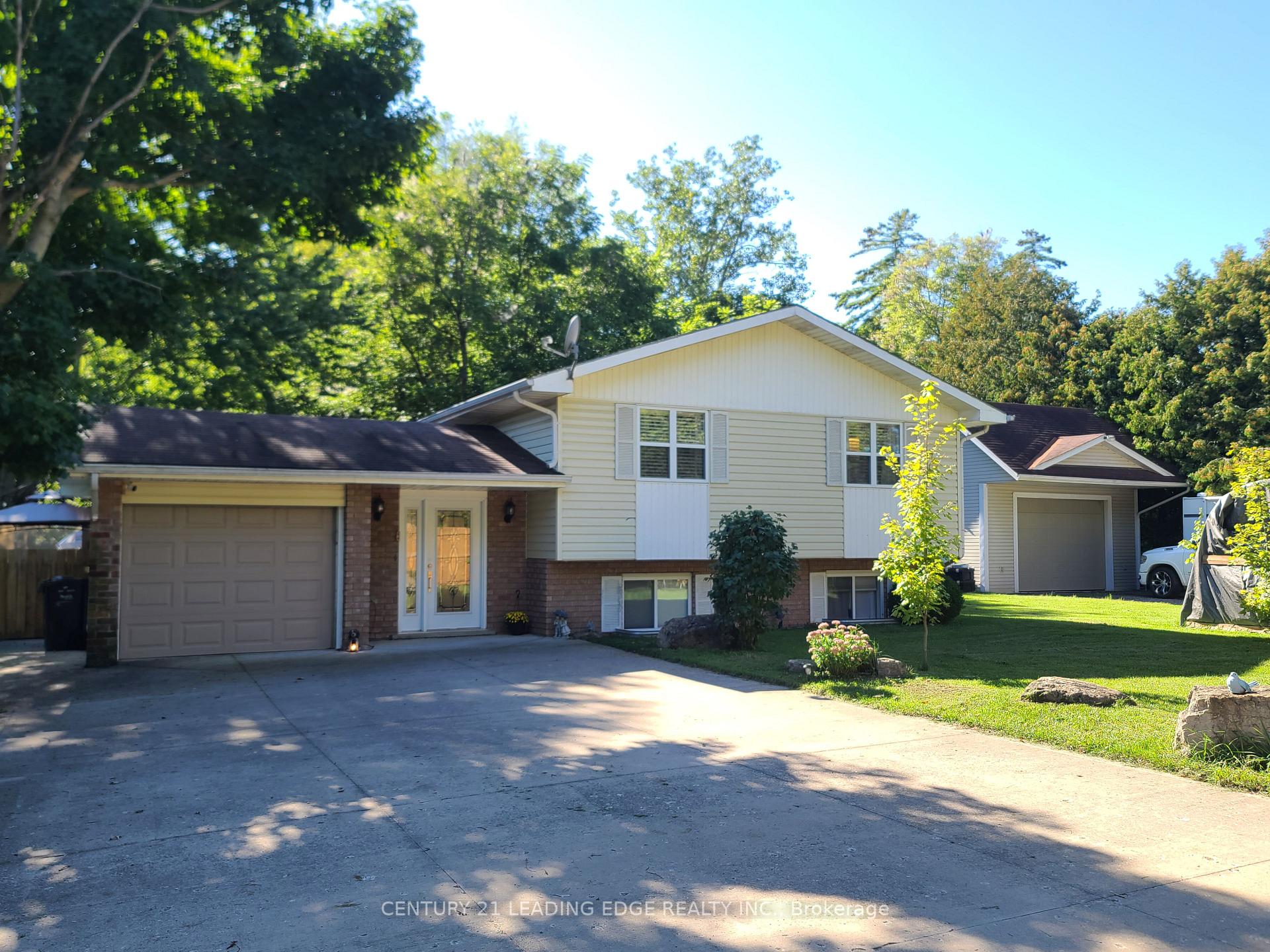 Front of 1327 East Quarter Line Road