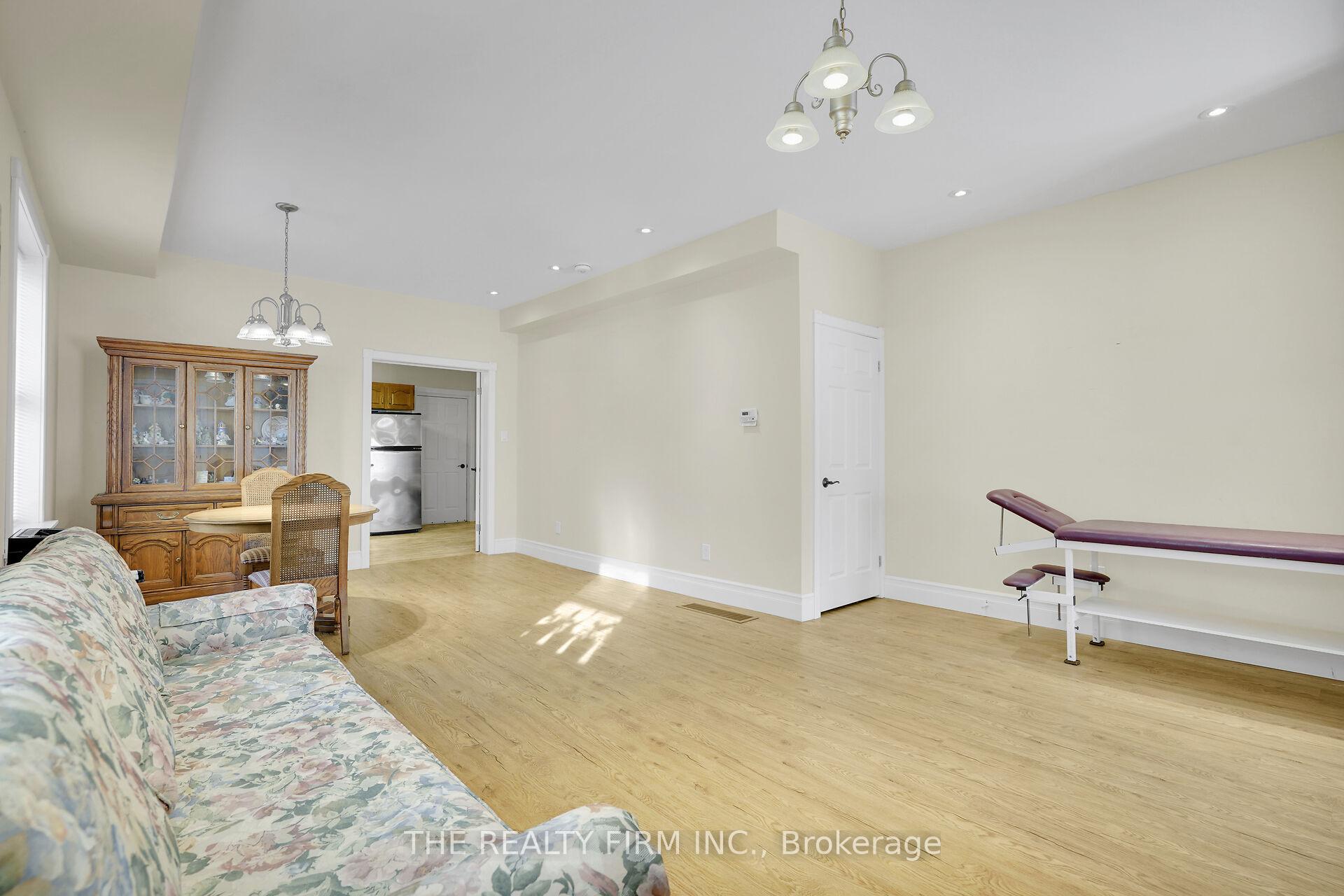 Photo 14 of 924 Princess Avenue, London, East G — HOMEH