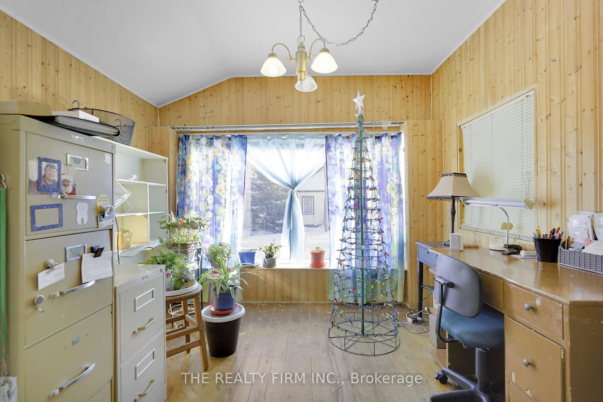 Photo 18 of 924 Princess Avenue, London, East G — HOMEH