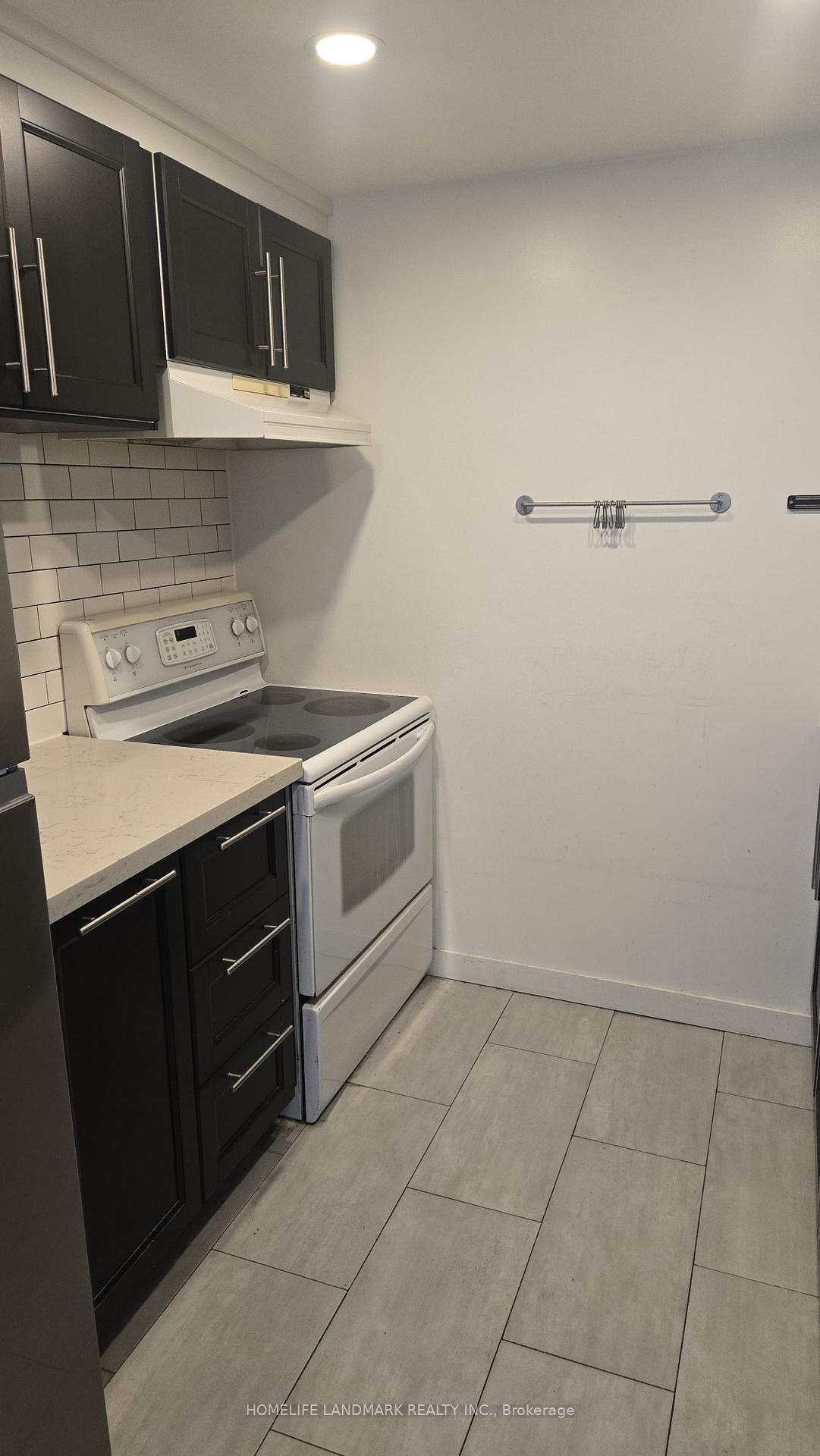 Photo 17 of Unit 2213, 7 Bishop Avenue, North York, Newtonbrook East — HOMEH