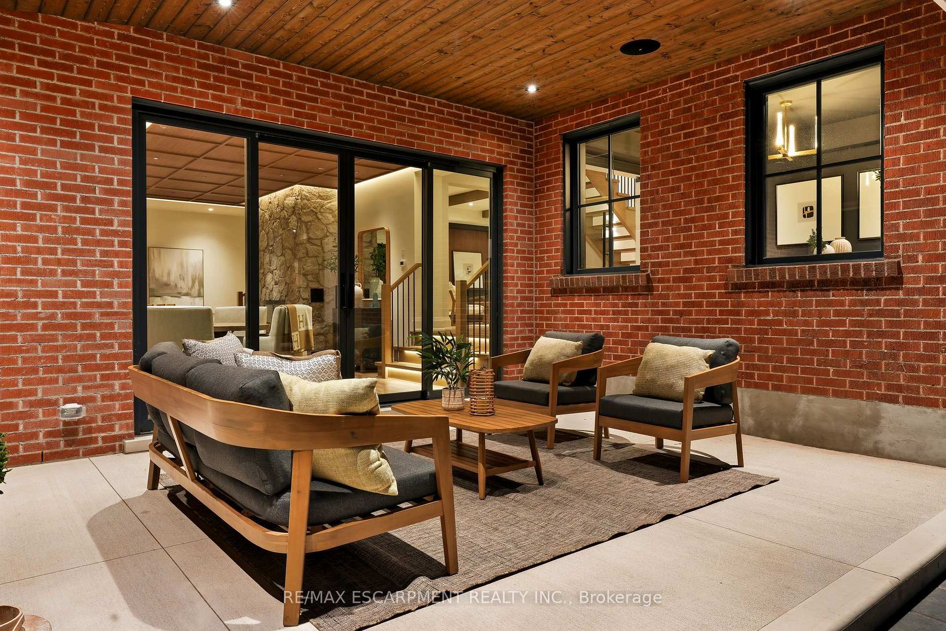 Photo 3 of 727 King Road, Burlington, LaSalle — HOMEH