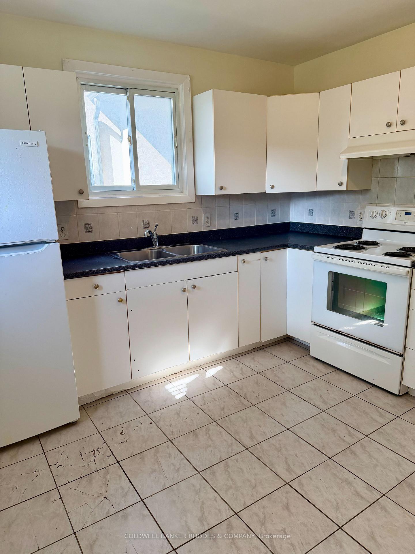 Photo 7 of Unit 1, 2484 Carlsen Avenue, Ottawa, Heron Park — HOMEH