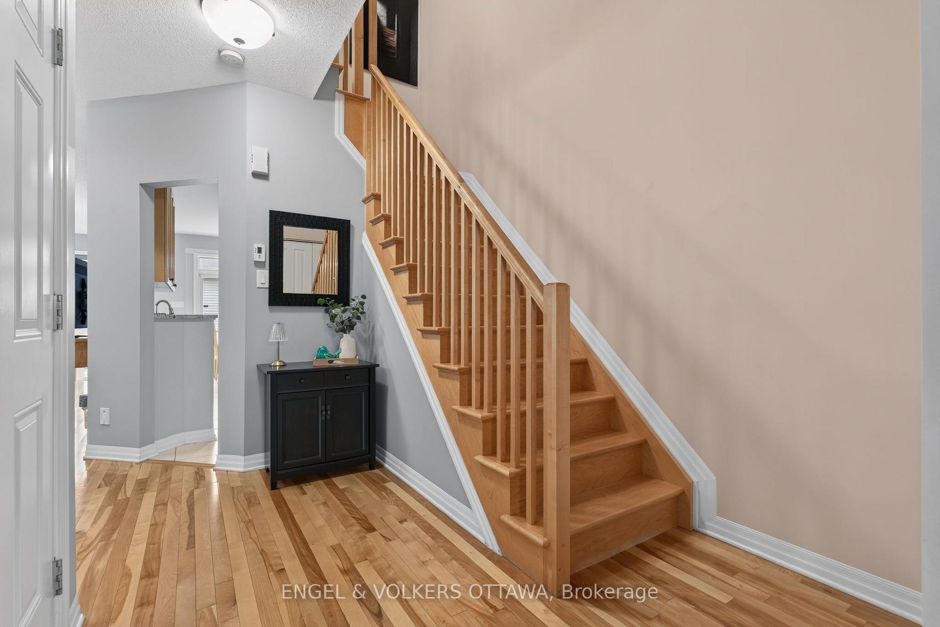 Photo 6 of 512 Knotridge Street, Ottawa, Mer Bleue/Bradley Estates/Anderson Park — HOMEH