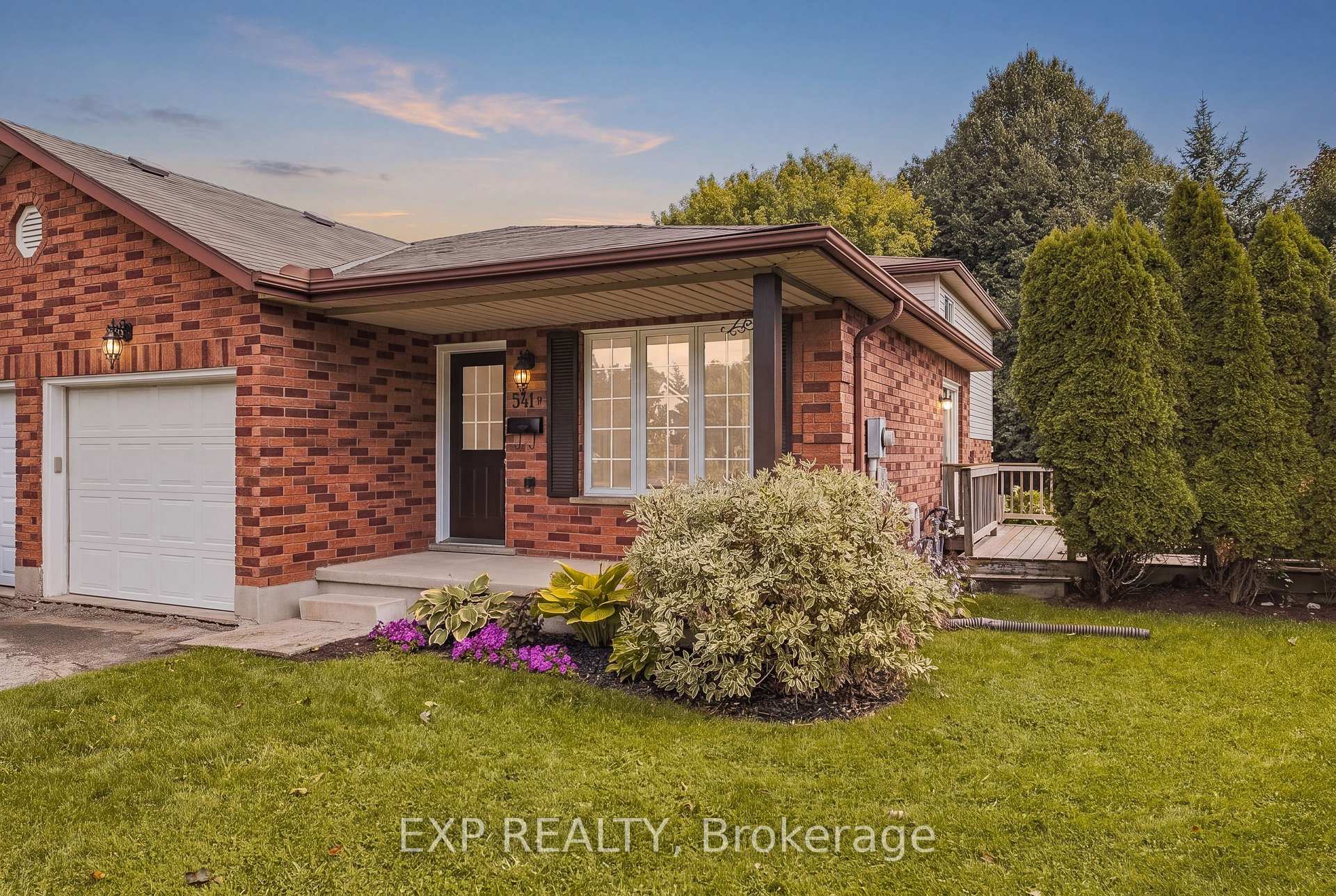 Photo 2 of Unit B, 541 Old Abbey Court, Waterloo, Colonial Acres — HOMEH