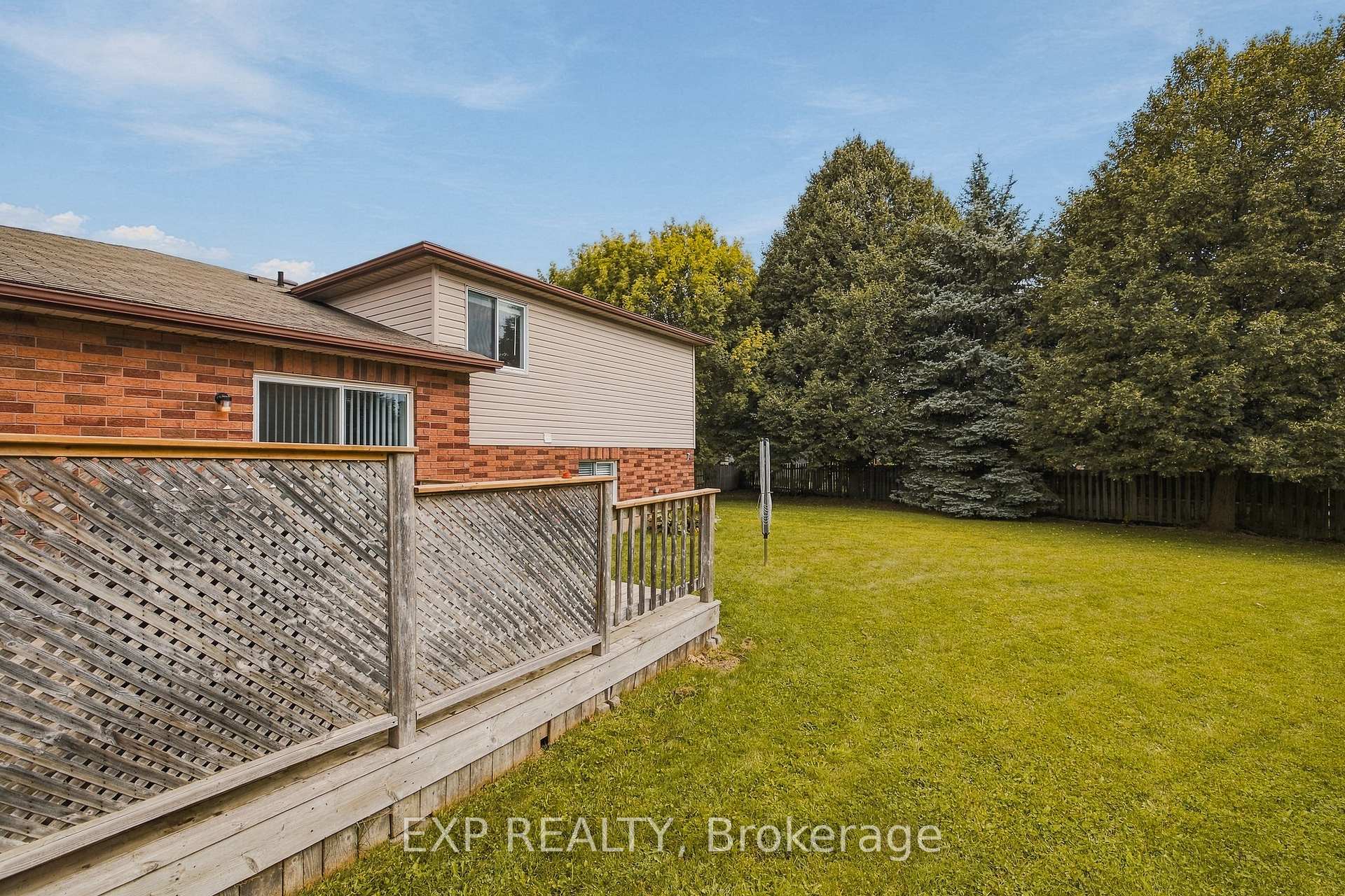 Photo 25 of Unit B, 541 Old Abbey Court, Waterloo, Colonial Acres — HOMEH