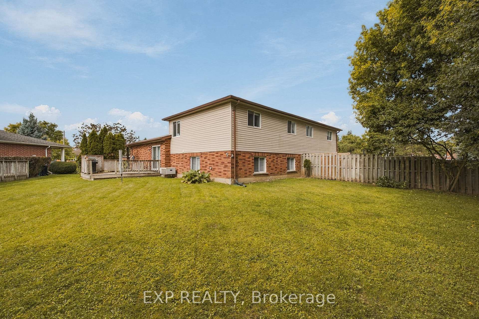 Photo 26 of Unit B, 541 Old Abbey Court, Waterloo, Colonial Acres — HOMEH