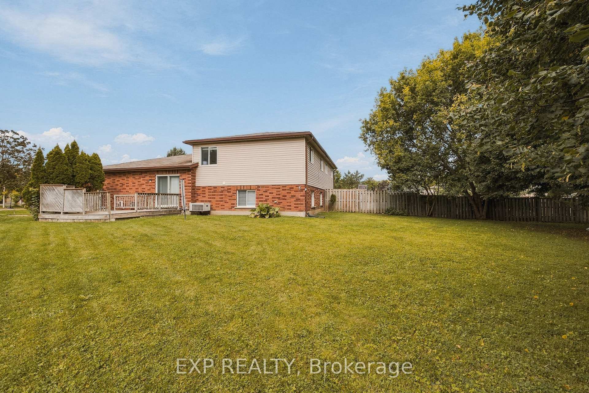 Photo 27 of Unit B, 541 Old Abbey Court, Waterloo, Colonial Acres — HOMEH