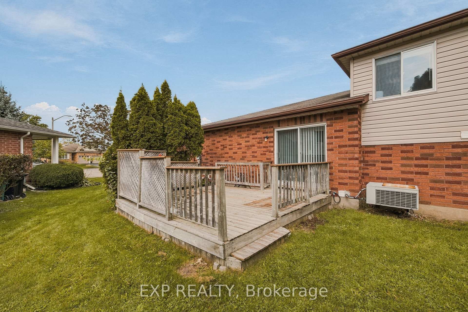 Photo 29 of Unit B, 541 Old Abbey Court, Waterloo, Colonial Acres — HOMEH