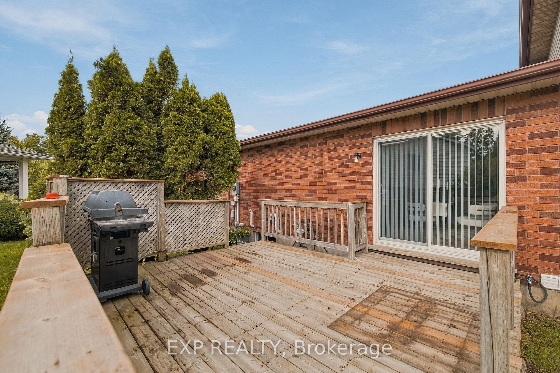 Photo 30 of Unit B, 541 Old Abbey Court, Waterloo, Colonial Acres — HOMEH