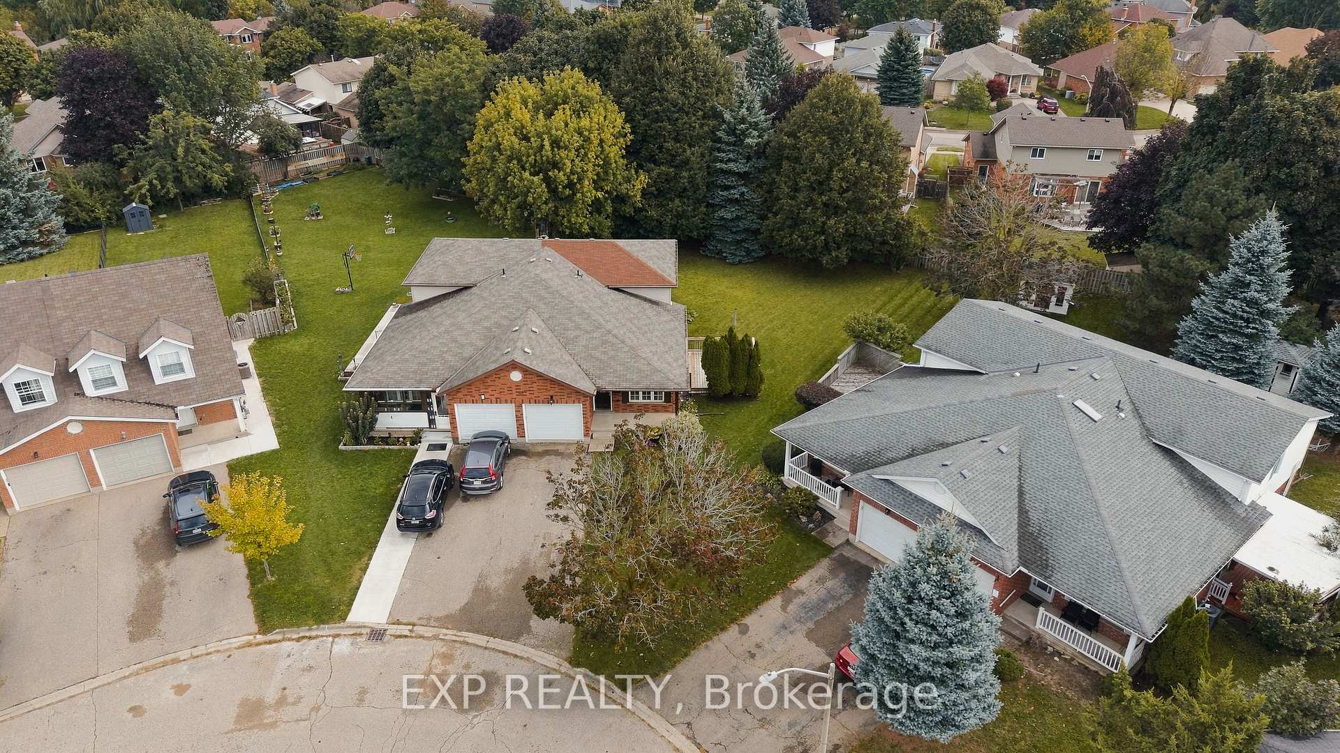 Photo 32 of Unit B, 541 Old Abbey Court, Waterloo, Colonial Acres — HOMEH