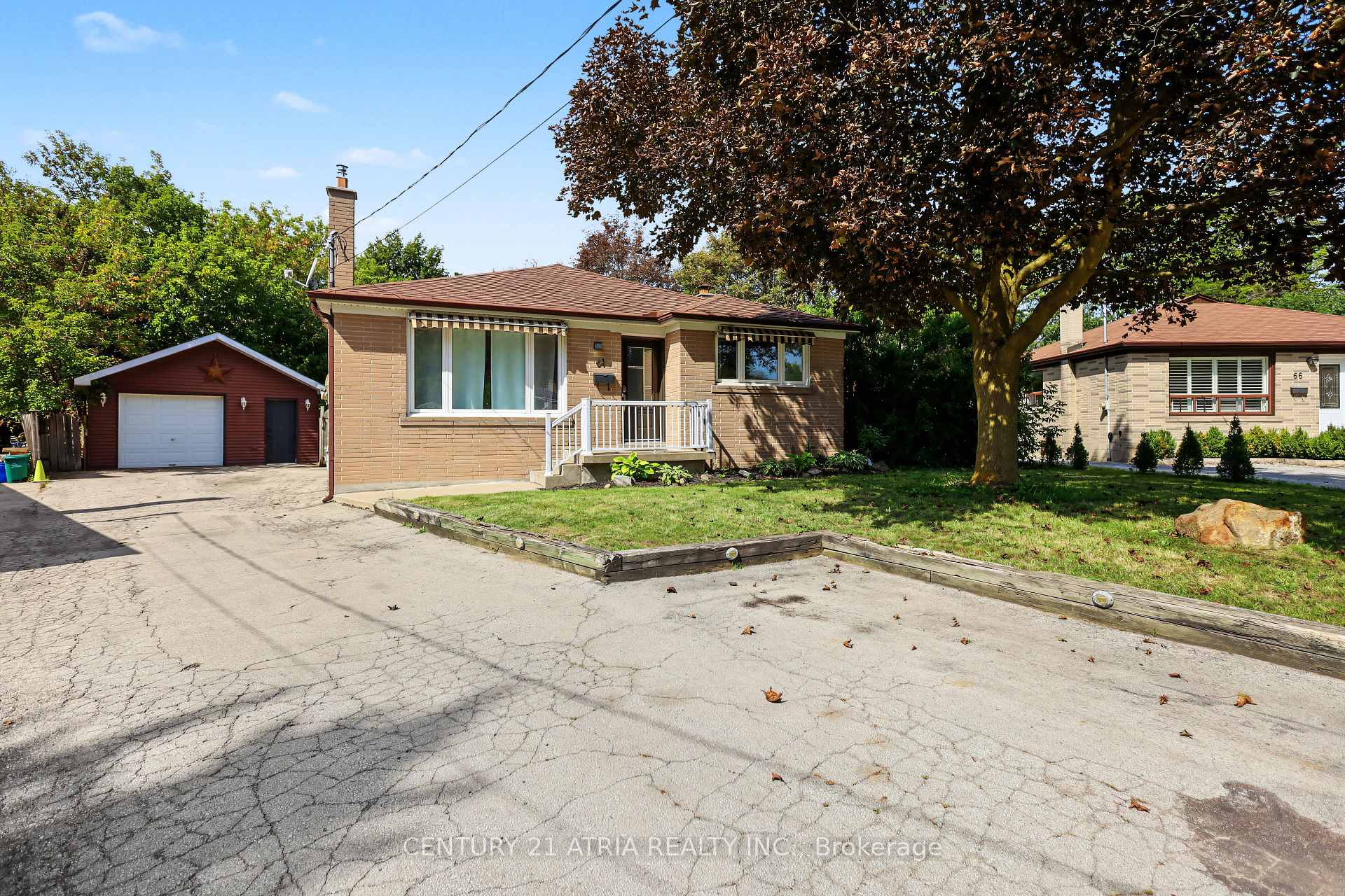 Photo 2 of 64 Cartier Crescent, Richmond Hill, Crosby — HOMEH