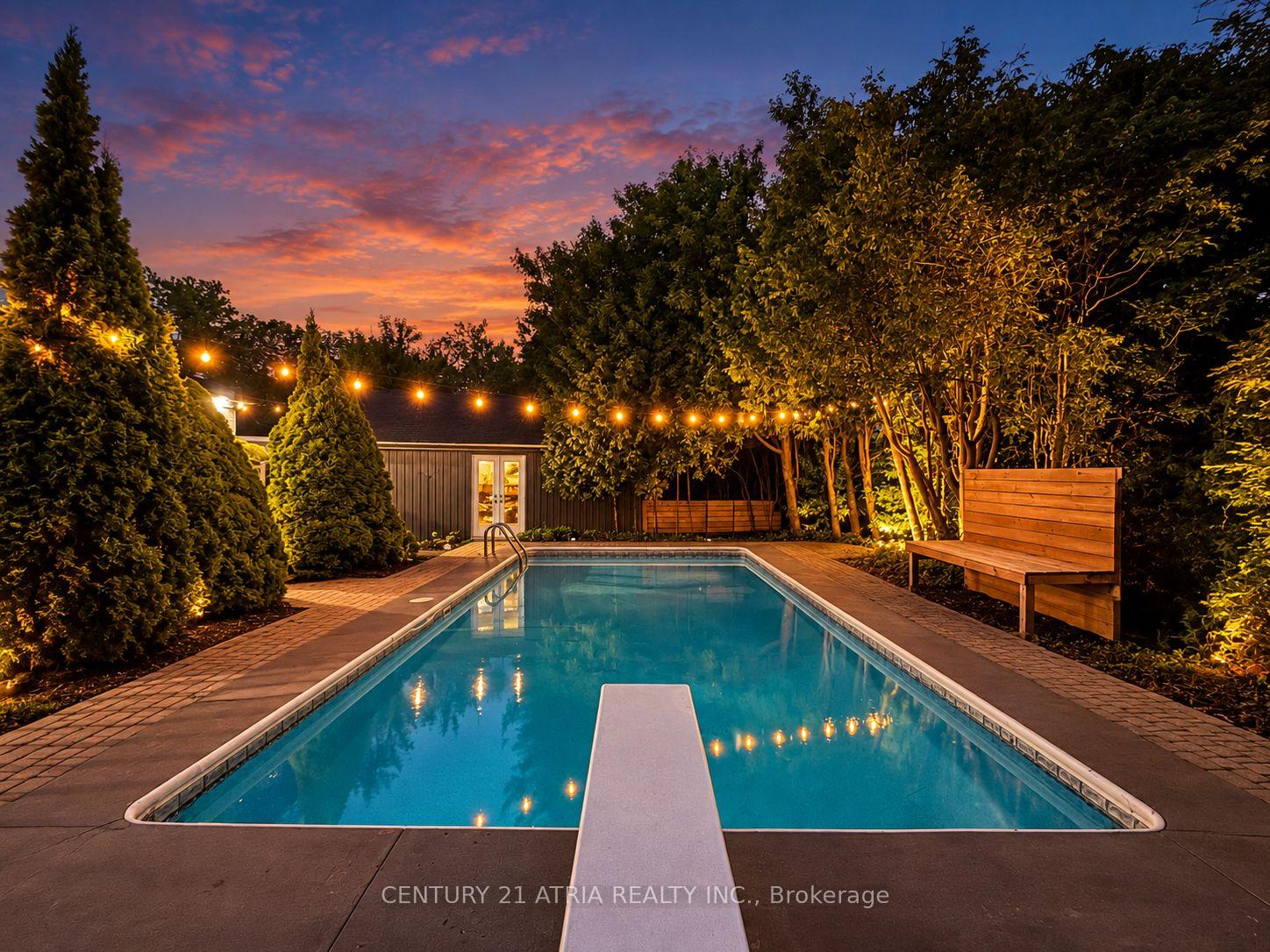 Photo 4 of 64 Cartier Crescent, Richmond Hill, Crosby — HOMEH