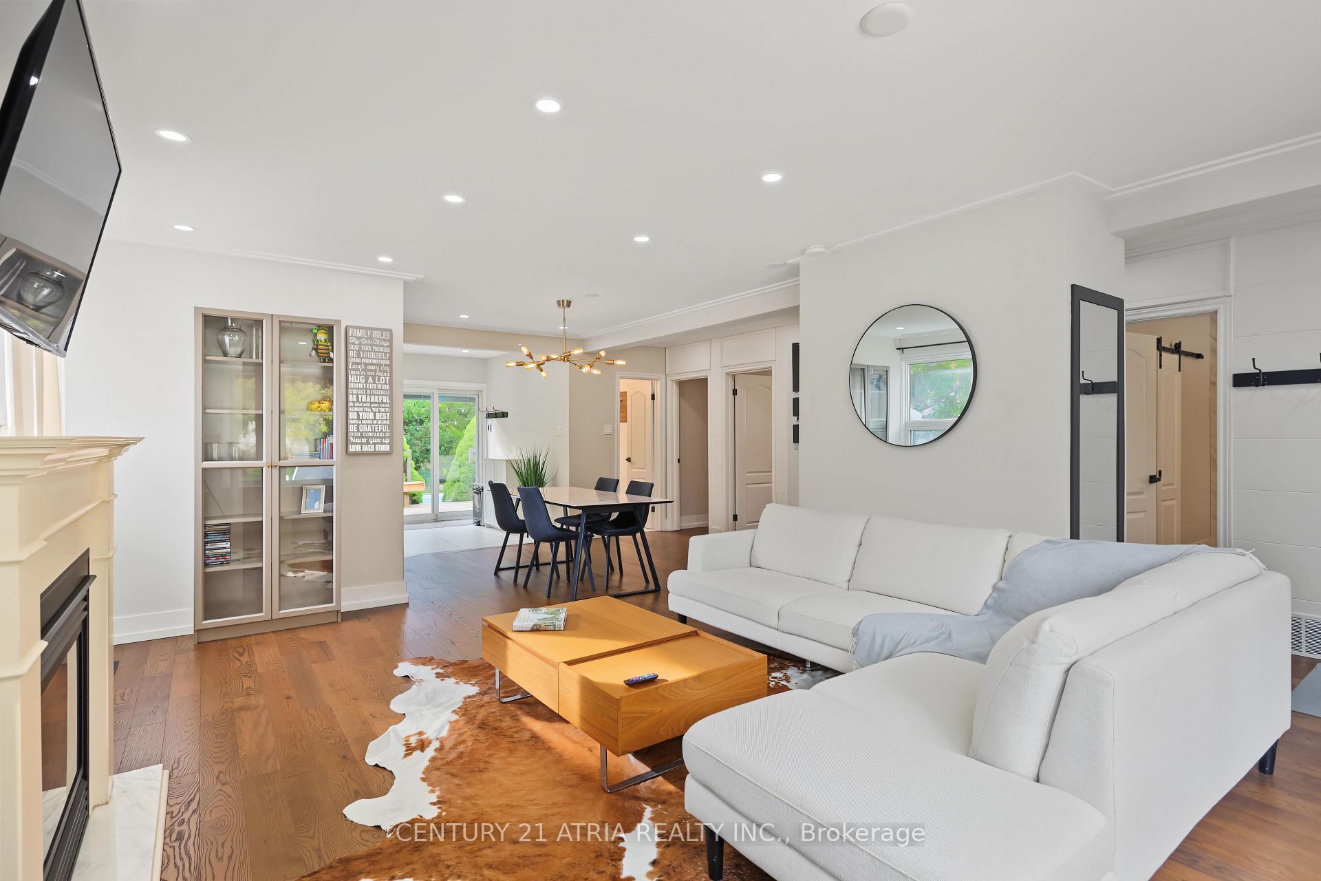 Photo 10 of 64 Cartier Crescent, Richmond Hill, Crosby — HOMEH