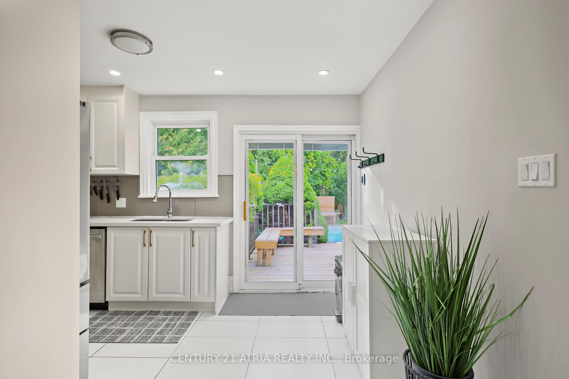 Photo 13 of 64 Cartier Crescent, Richmond Hill, Crosby — HOMEH