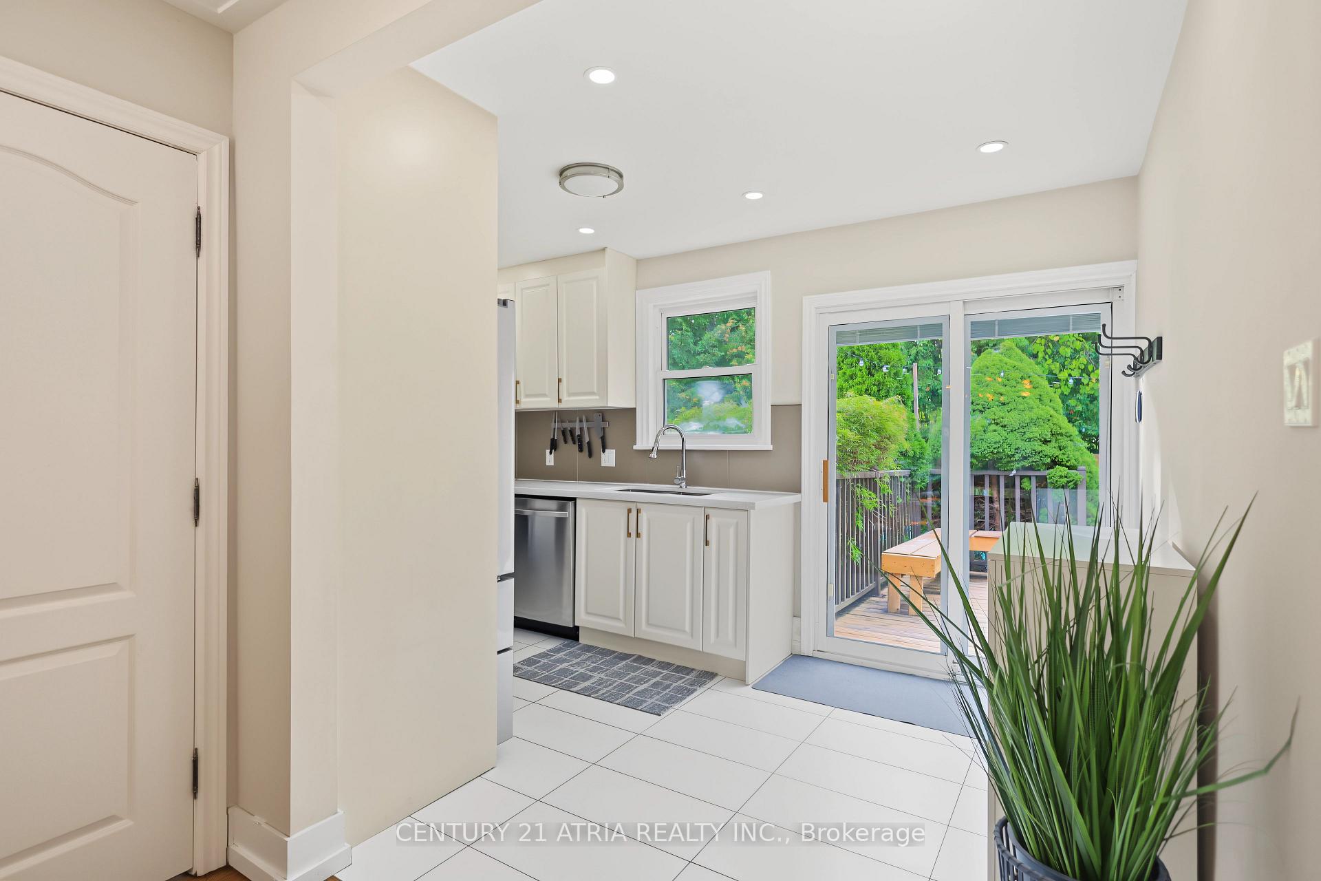 Photo 14 of 64 Cartier Crescent, Richmond Hill, Crosby — HOMEH