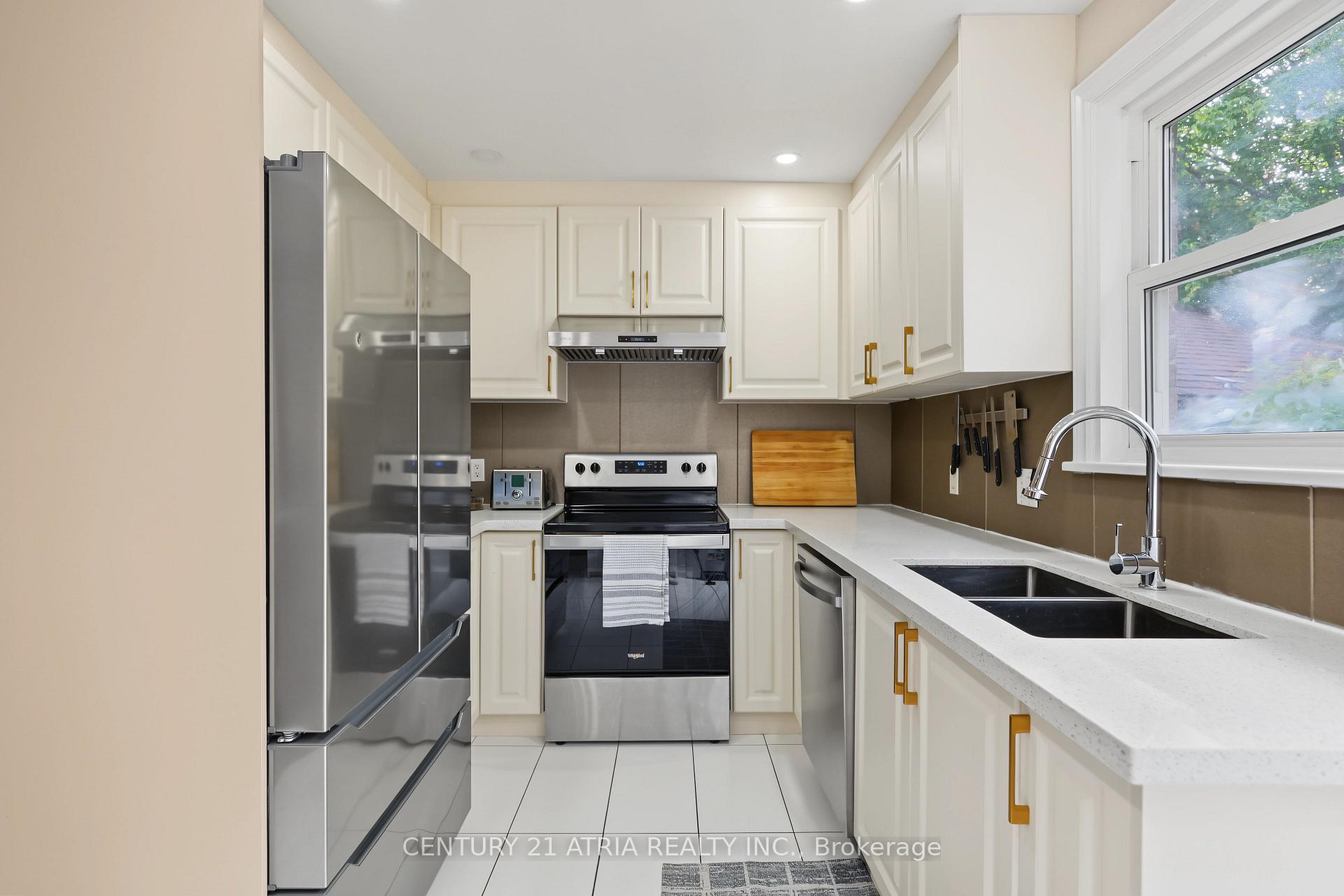 Photo 15 of 64 Cartier Crescent, Richmond Hill, Crosby — HOMEH